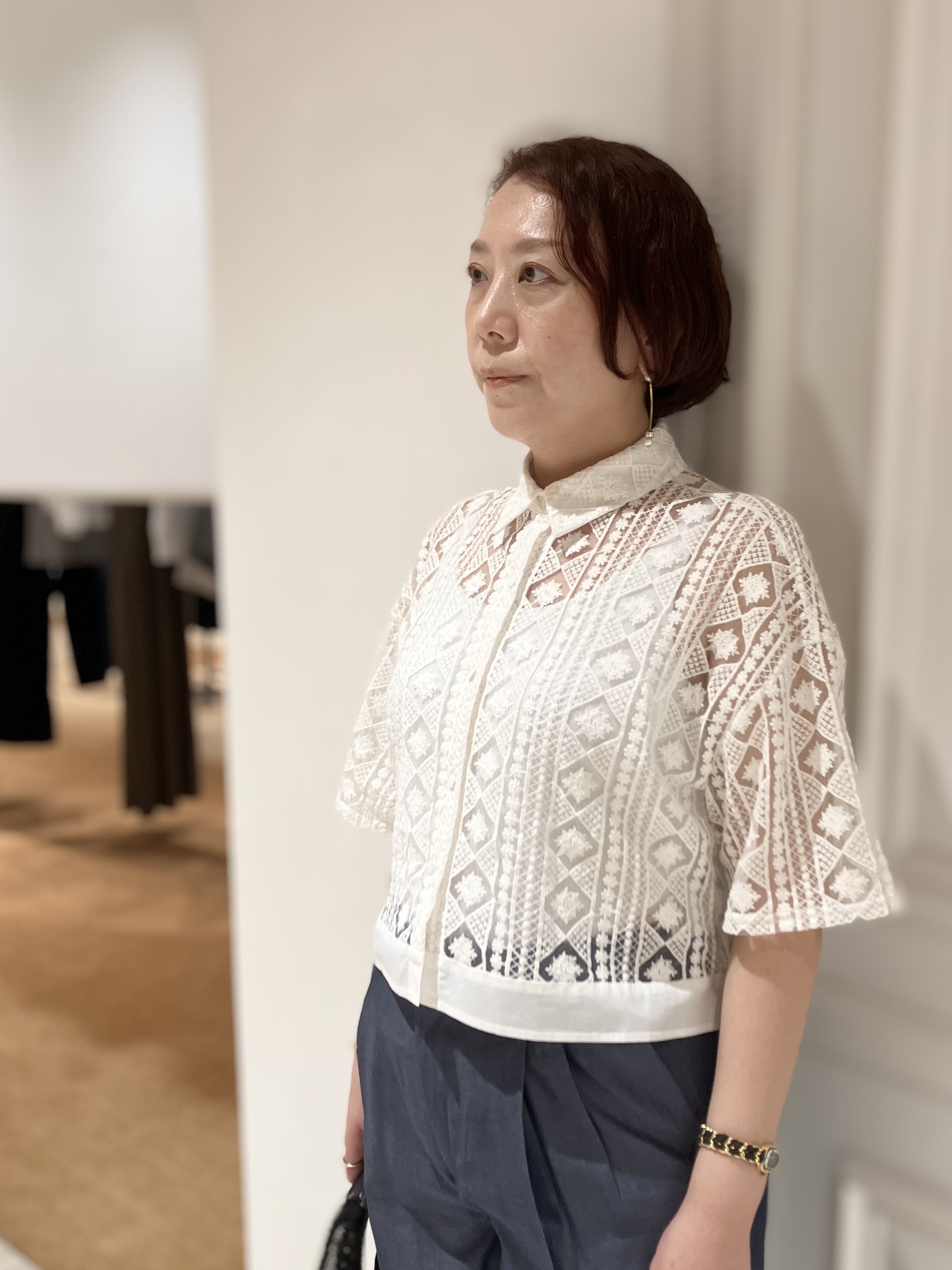TAJIさんの「DRESSTERIOR｜【着映え/ハーフ袖】ウォッシャブルレース クロップドシャツ」を使ったコーディネート