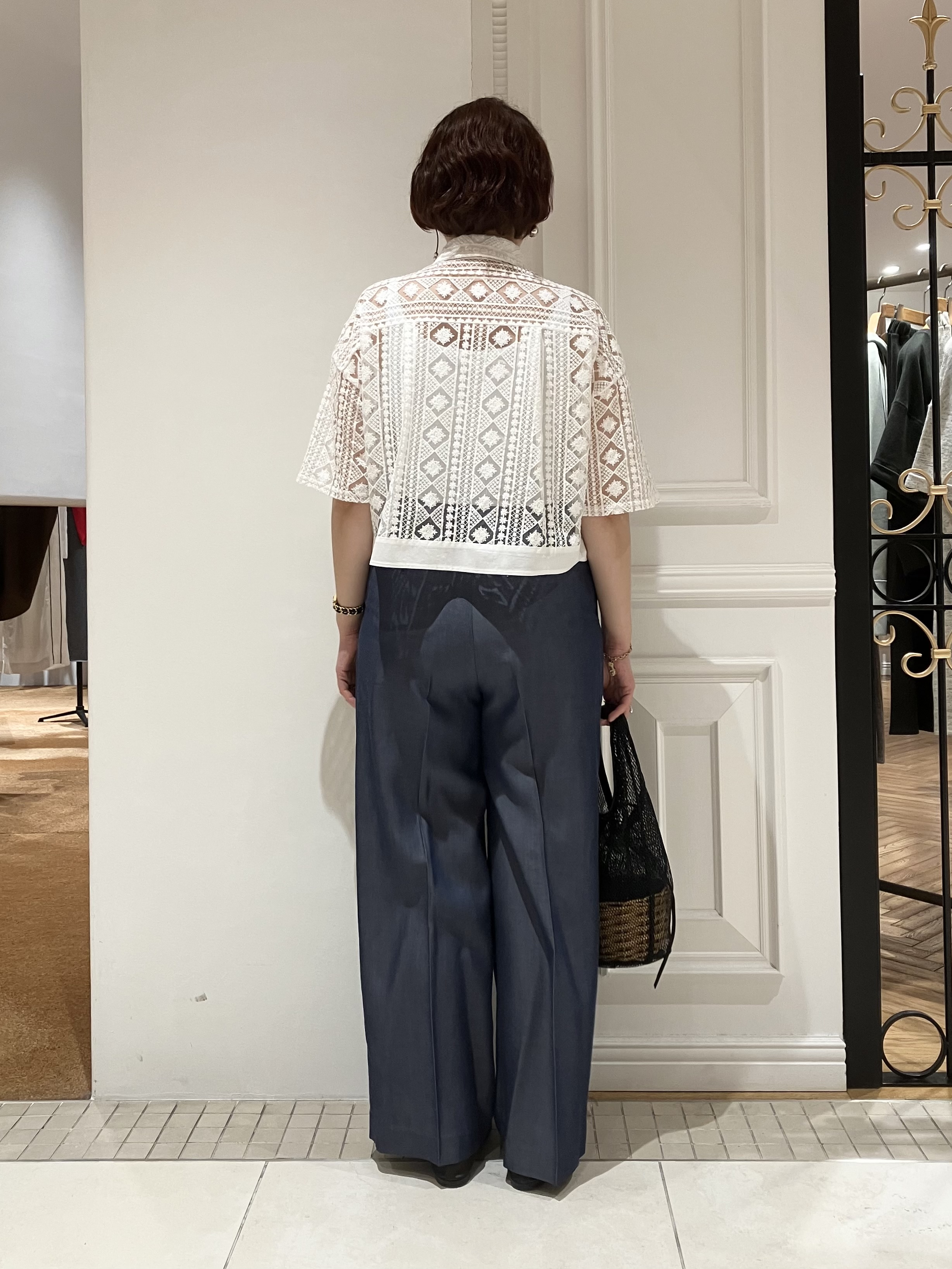 TAJIさんの「DRESSTERIOR｜【着映え/ハーフ袖】ウォッシャブルレース クロップドシャツ」を使ったコーディネート