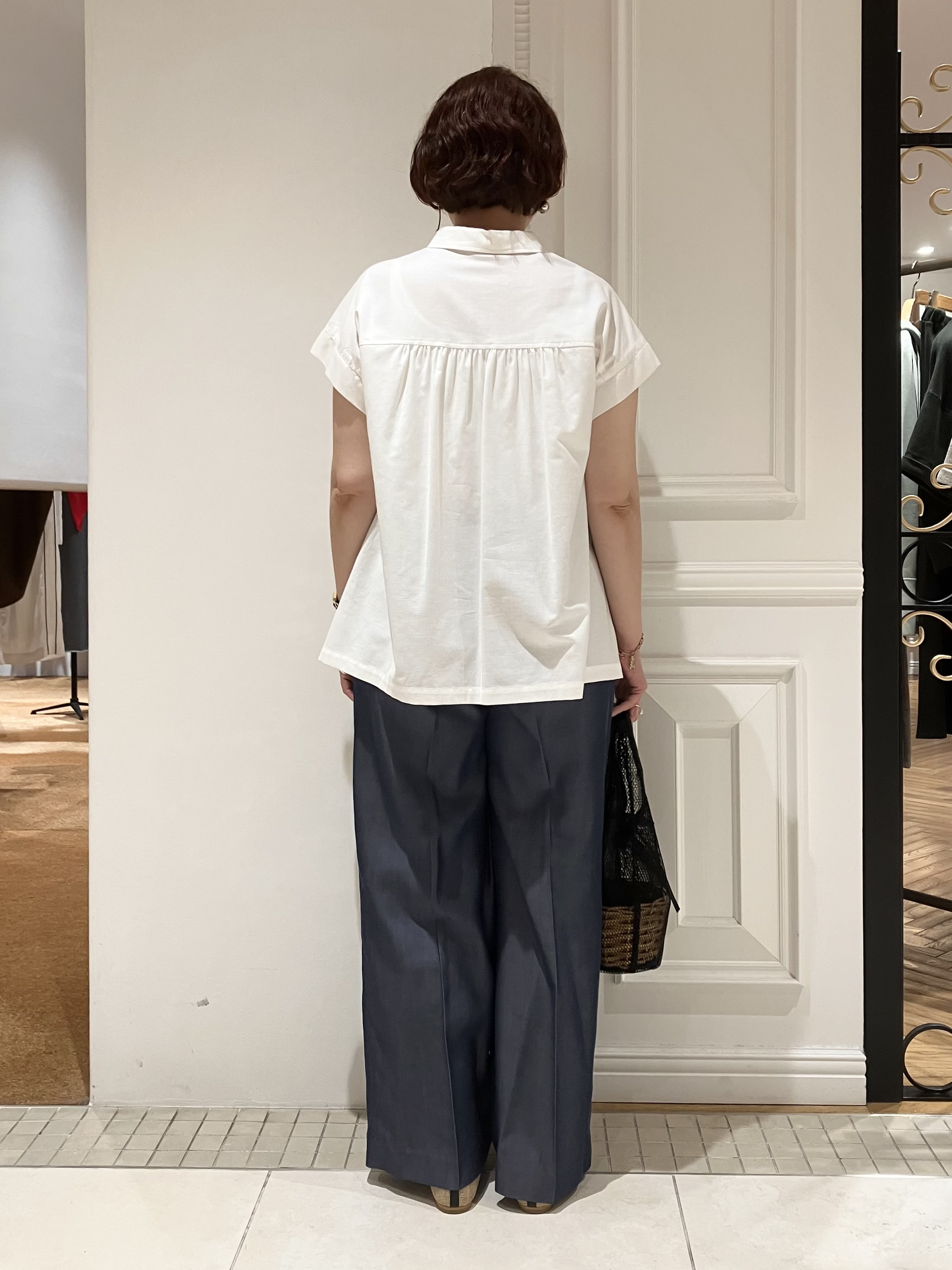 TAJIさんの「DRESSTERIOR｜【毎年人気/ウォッシャブル】バックフレアオックスシャツ」を使ったコーディネート