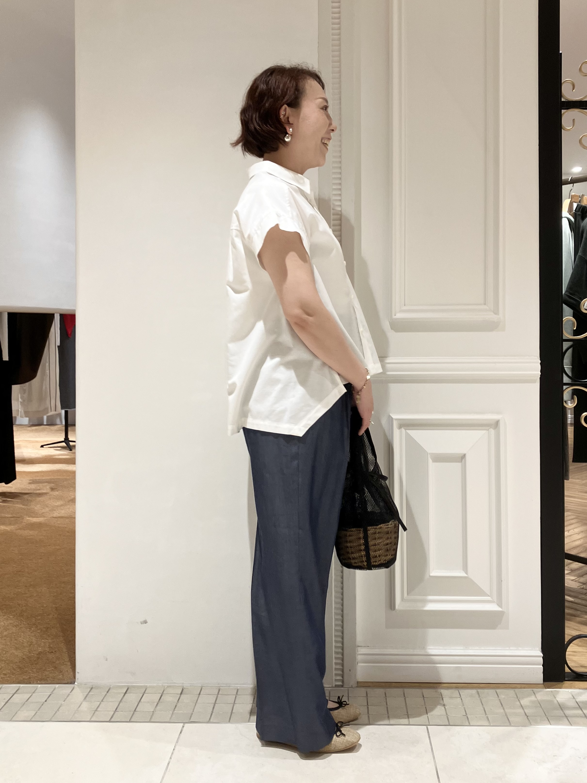 TAJIさんの「DRESSTERIOR｜【毎年人気/ウォッシャブル】バックフレアオックスシャツ」を使ったコーディネート