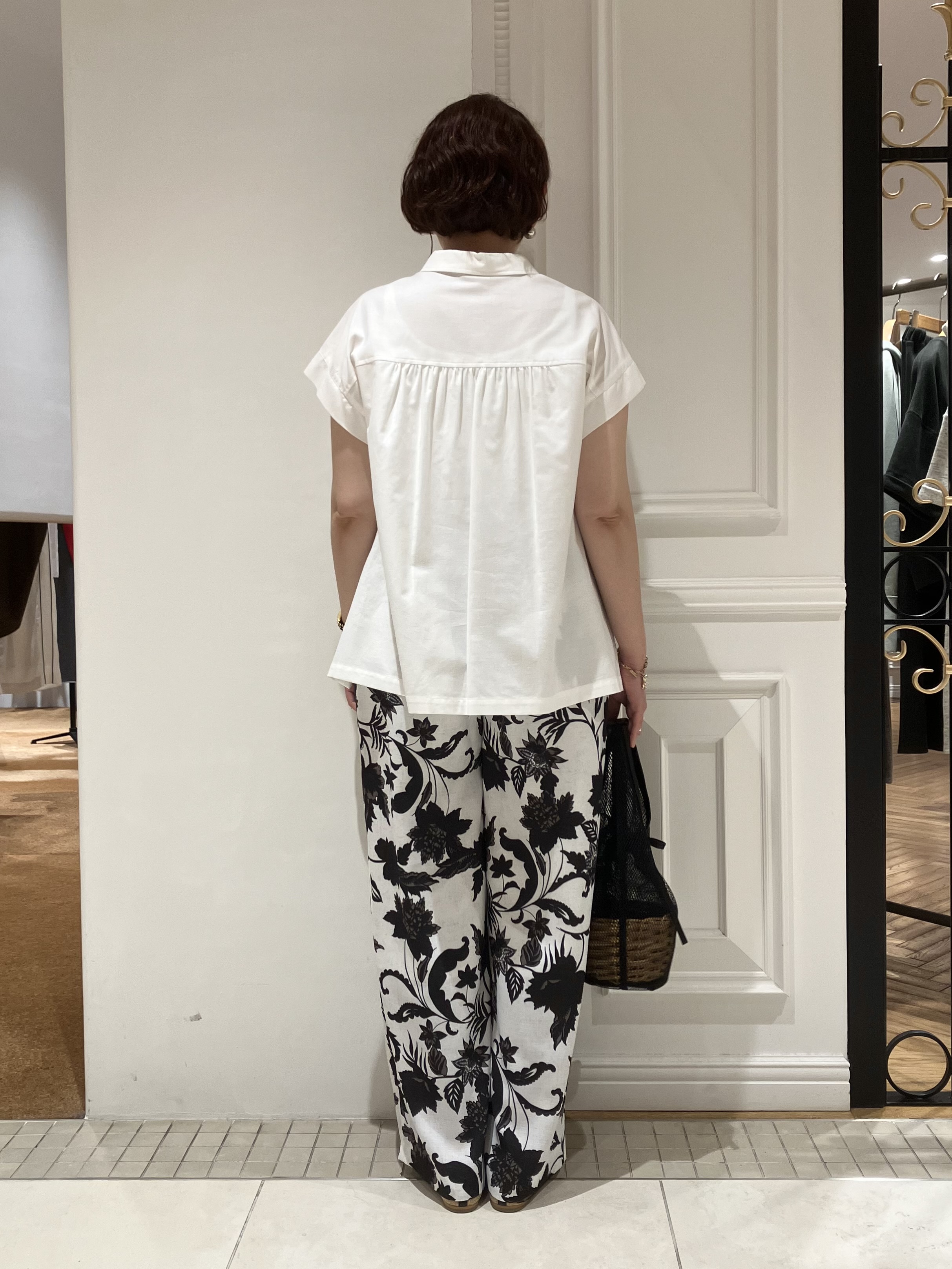 TAJIさんの「DRESSTERIOR｜【毎年人気/ウォッシャブル】バックフレアオックスシャツ」を使ったコーディネート