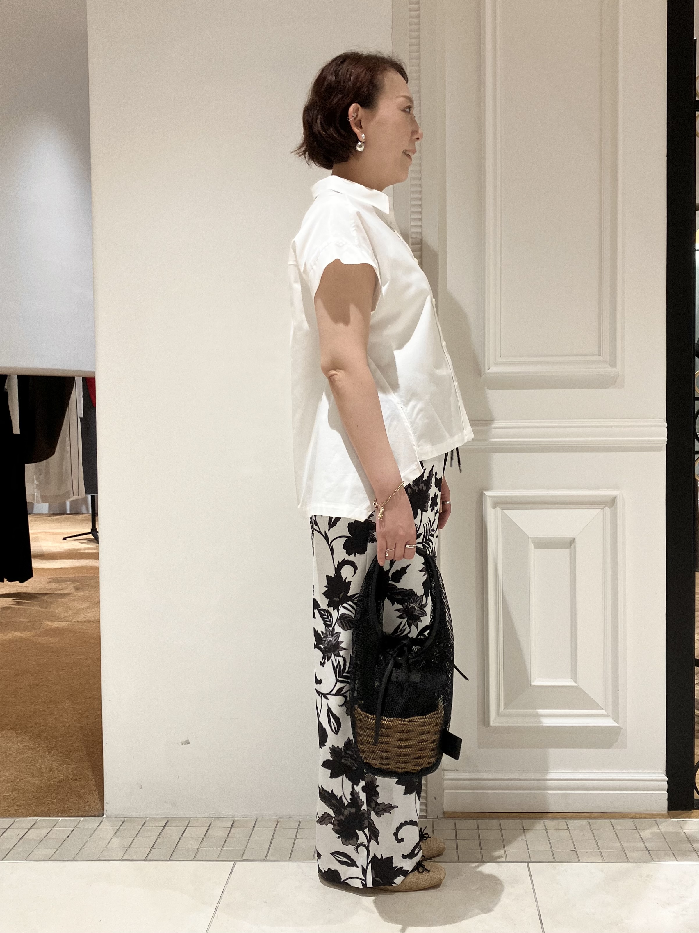 TAJIさんの「DRESSTERIOR｜【毎年人気/ウォッシャブル】バックフレアオックスシャツ」を使ったコーディネート