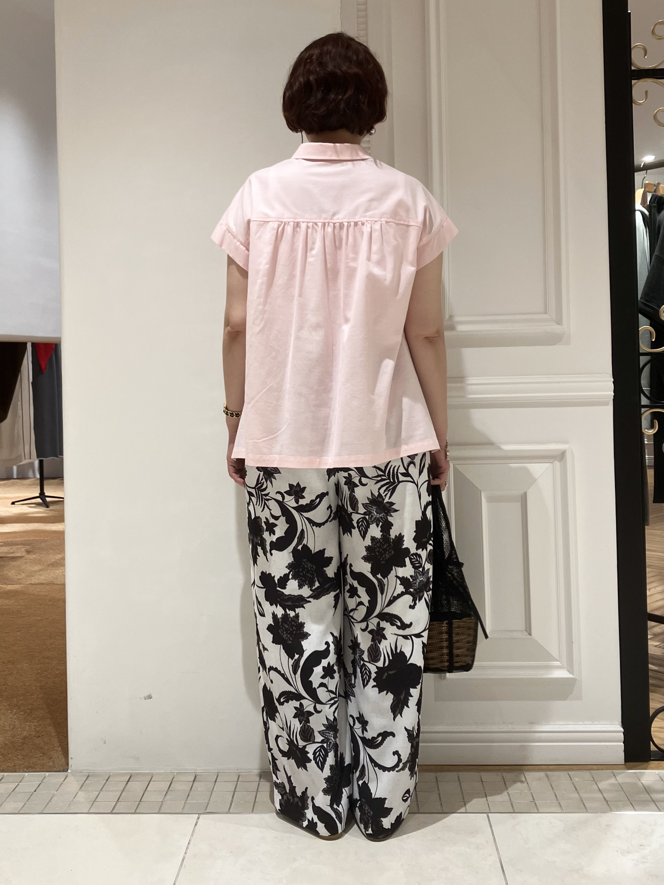 TAJIさんの「DRESSTERIOR｜【毎年人気/ウォッシャブル】バックフレアオックスシャツ」を使ったコーディネート