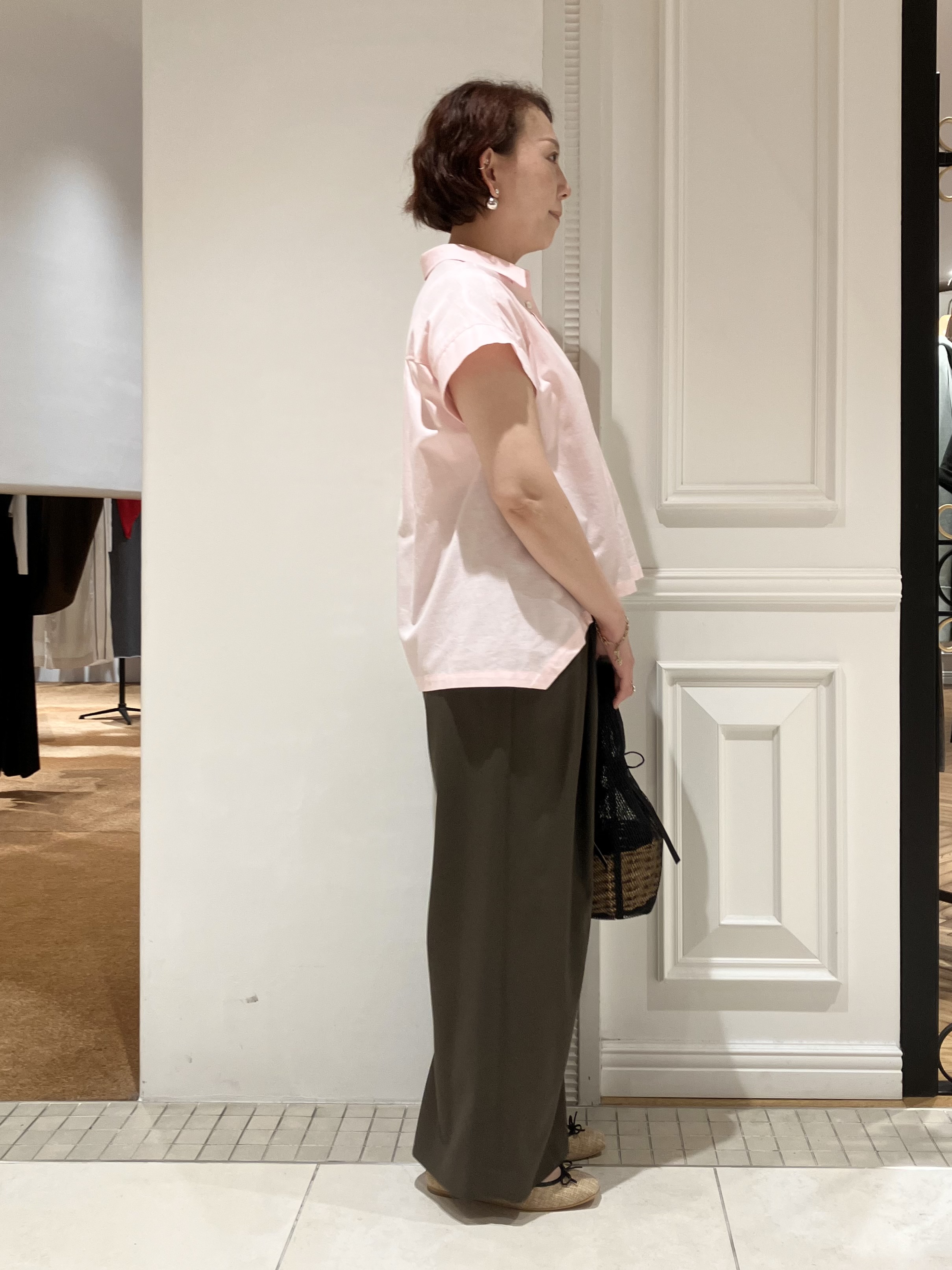 TAJIさんの「DRESSTERIOR｜【毎年人気/ウォッシャブル】バックフレアオックスシャツ」を使ったコーディネート