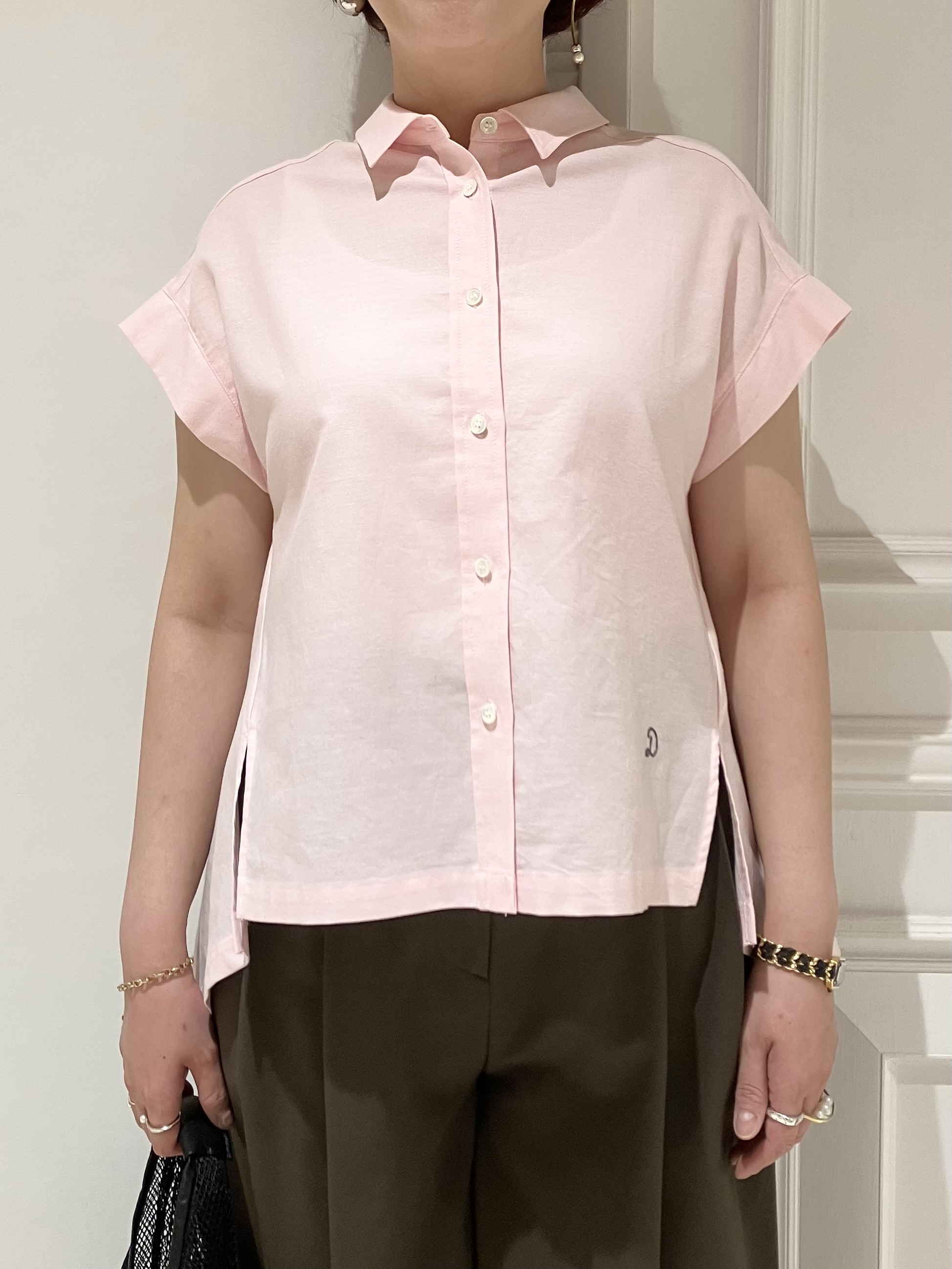 TAJIさんの「DRESSTERIOR｜【毎年人気/ウォッシャブル】バックフレアオックスシャツ」を使ったコーディネート