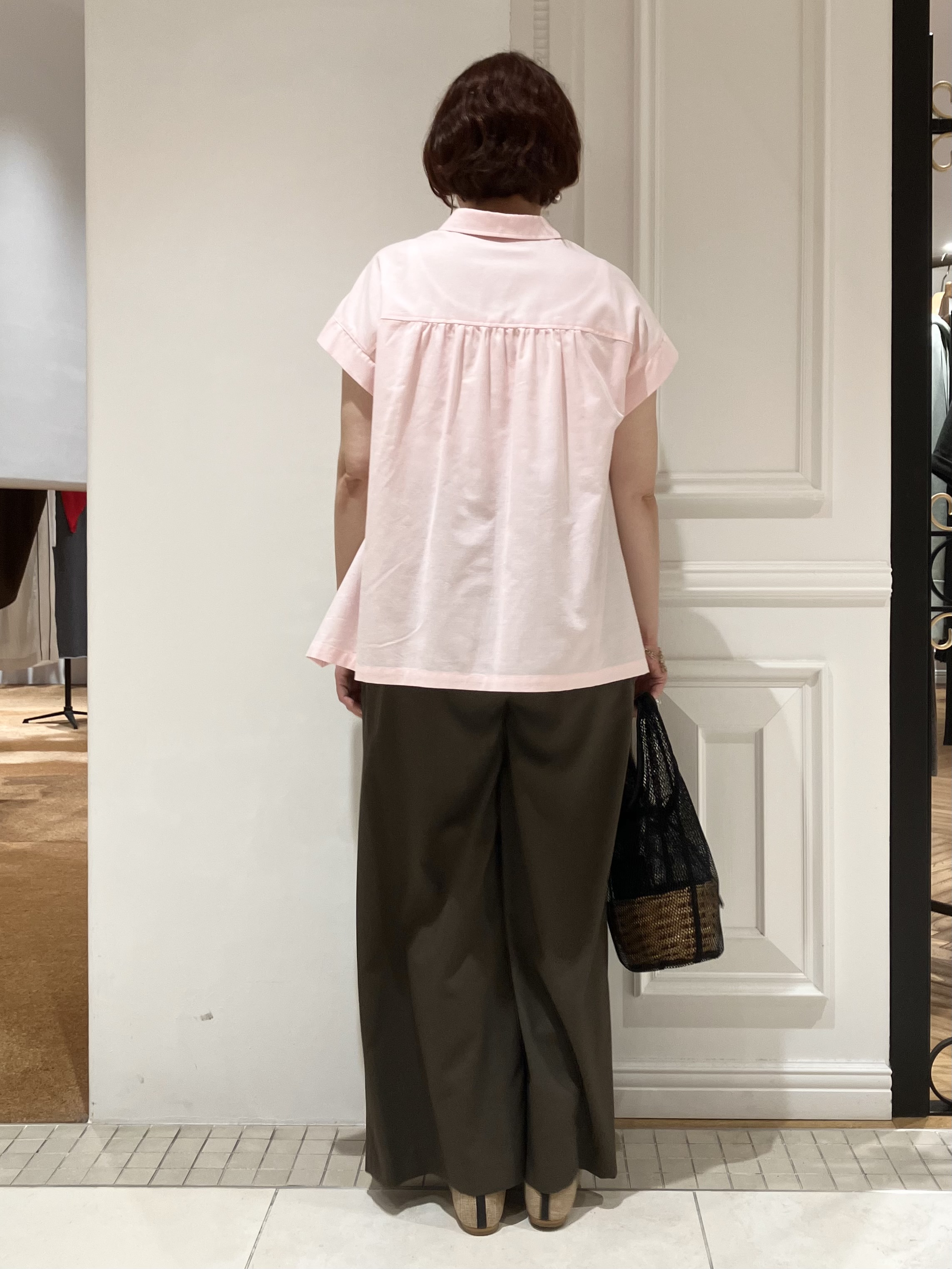 TAJIさんの「DRESSTERIOR｜【毎年人気/ウォッシャブル】バックフレアオックスシャツ」を使ったコーディネート