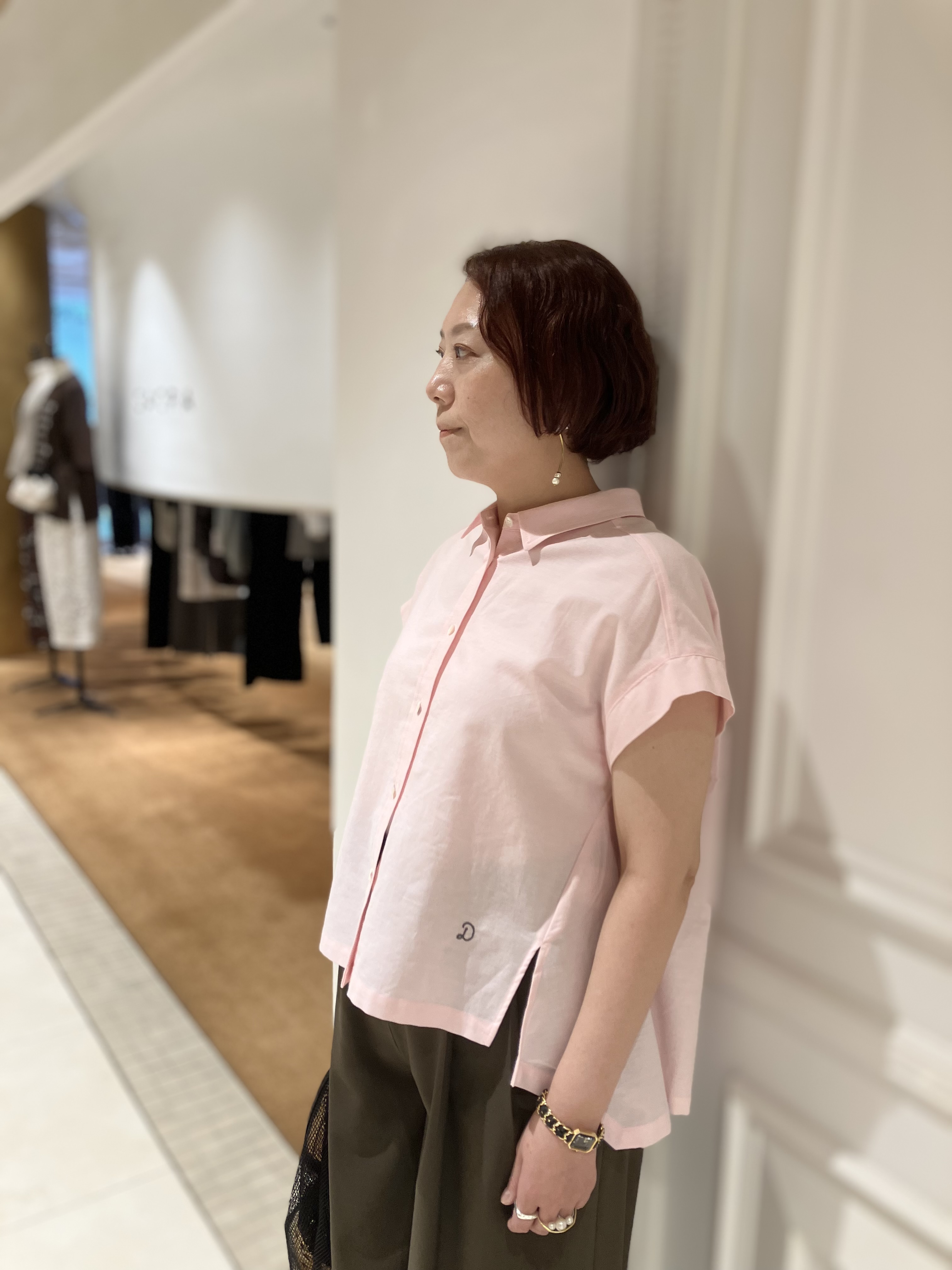 TAJIさんの「DRESSTERIOR｜【毎年人気/ウォッシャブル】バックフレアオックスシャツ」を使ったコーディネート