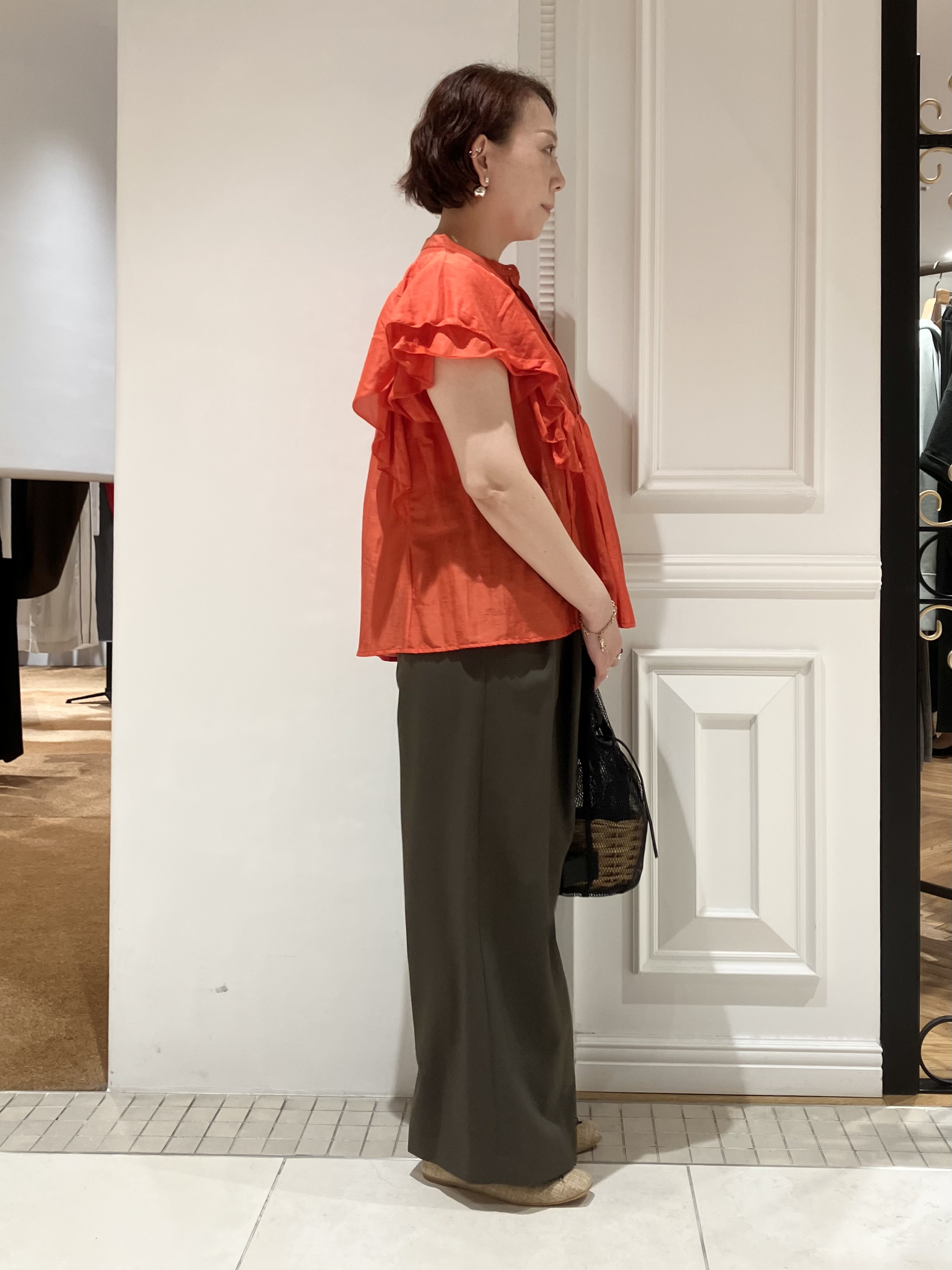TAJIさんの「DRESSTERIOR｜コットンシルク ラッフルスリーブ ブラウス」を使ったコーディネート