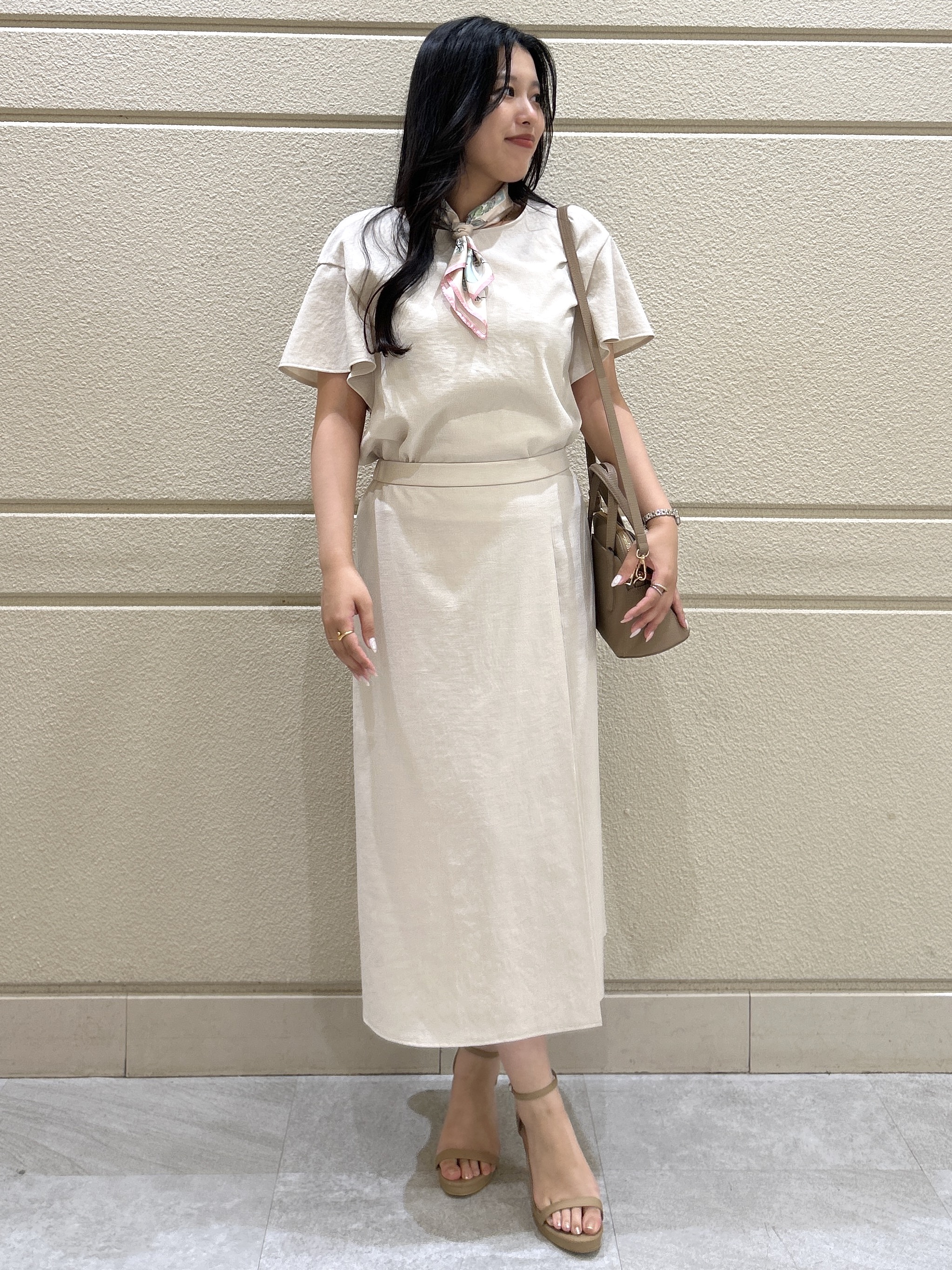 Momokaさんの「COUP DE CHANCE｜【手洗い可／日本製】リネンライク フリル袖ブラウス」を使ったコーディネート
