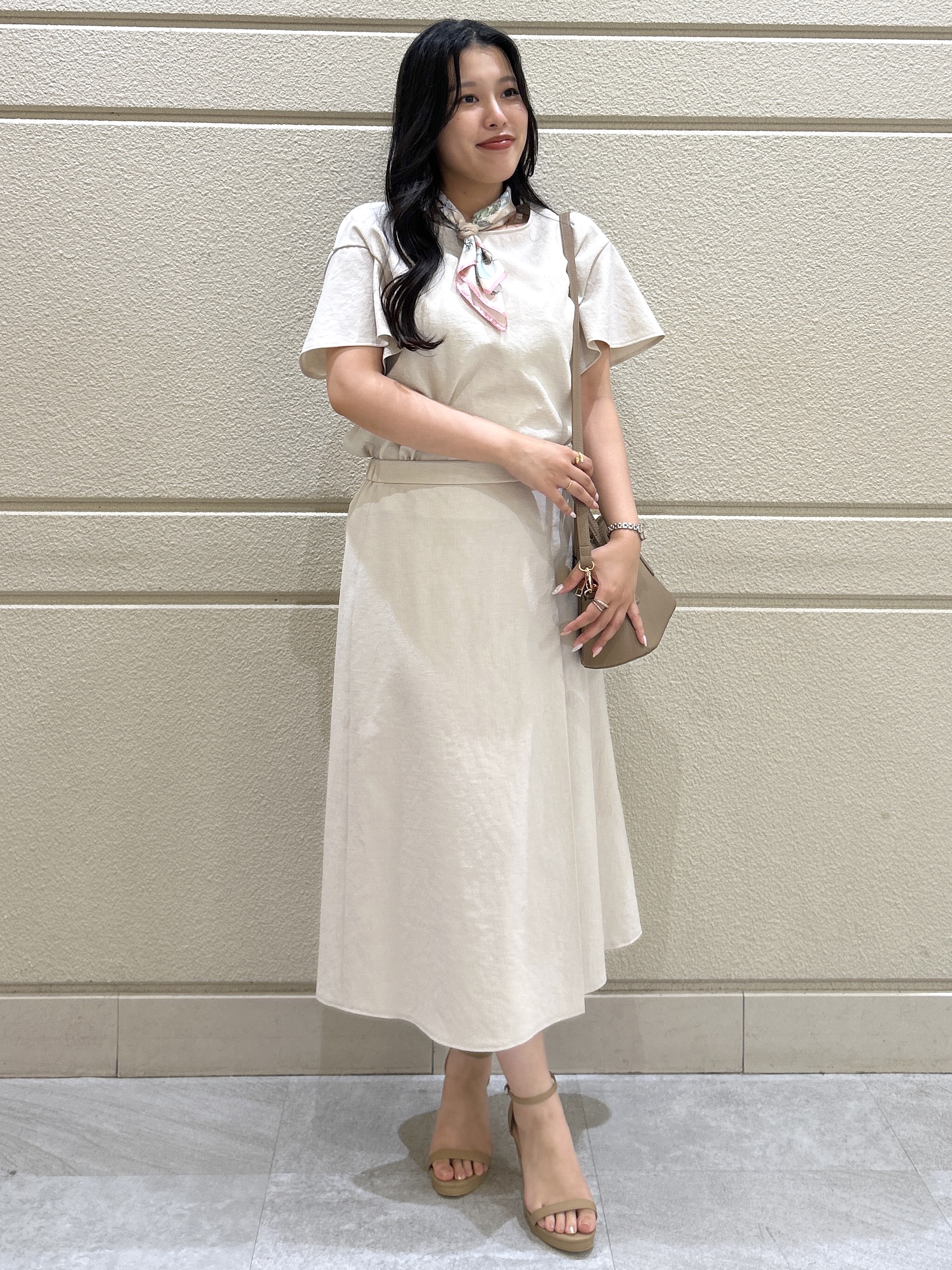 Momokaさんの「COUP DE CHANCE｜【手洗い可／日本製】リネンライク フリル袖ブラウス」を使ったコーディネート