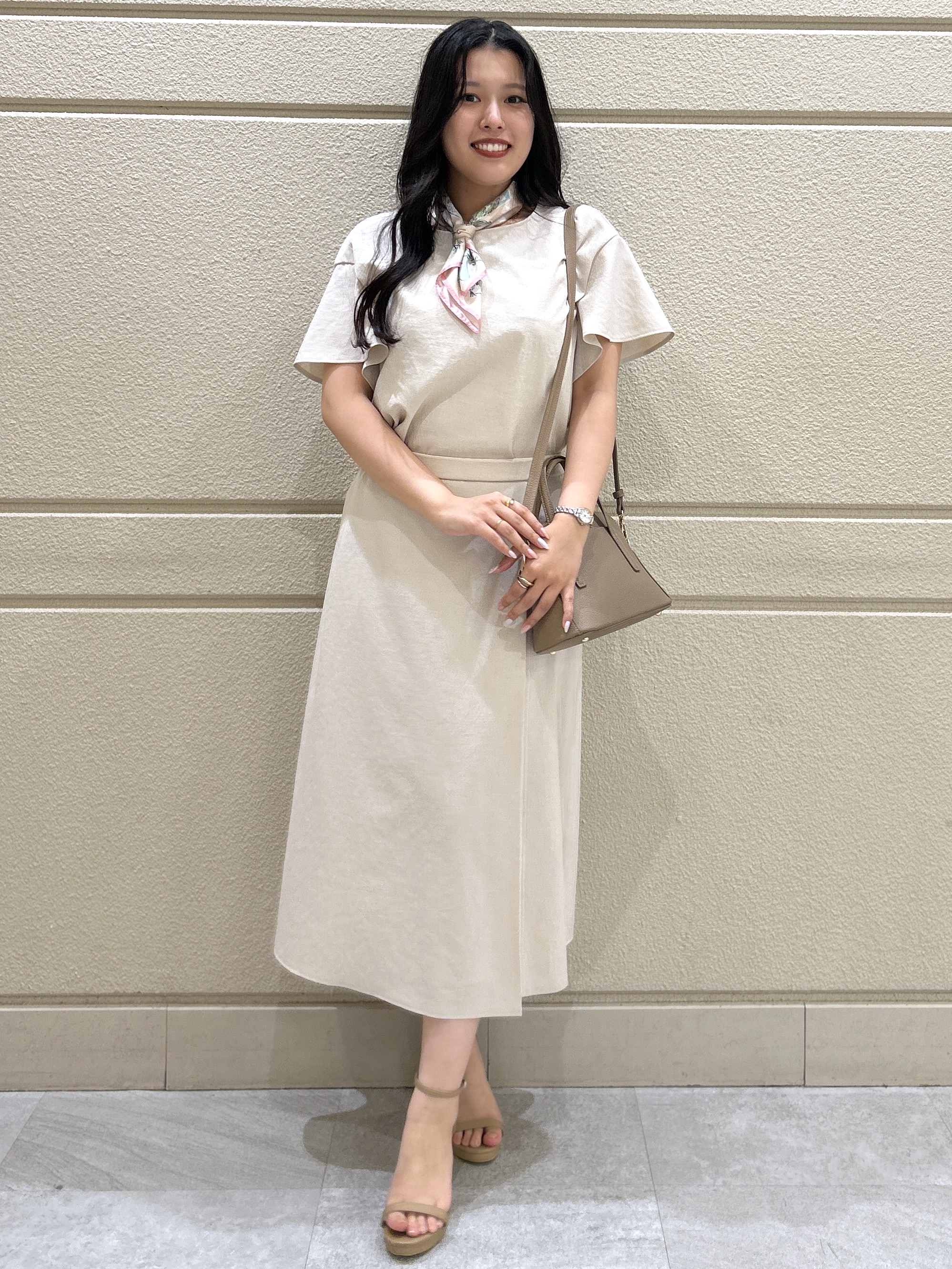 Momokaさんの「COUP DE CHANCE｜【手洗い可／日本製】リネンライク フリル袖ブラウス」を使ったコーディネート