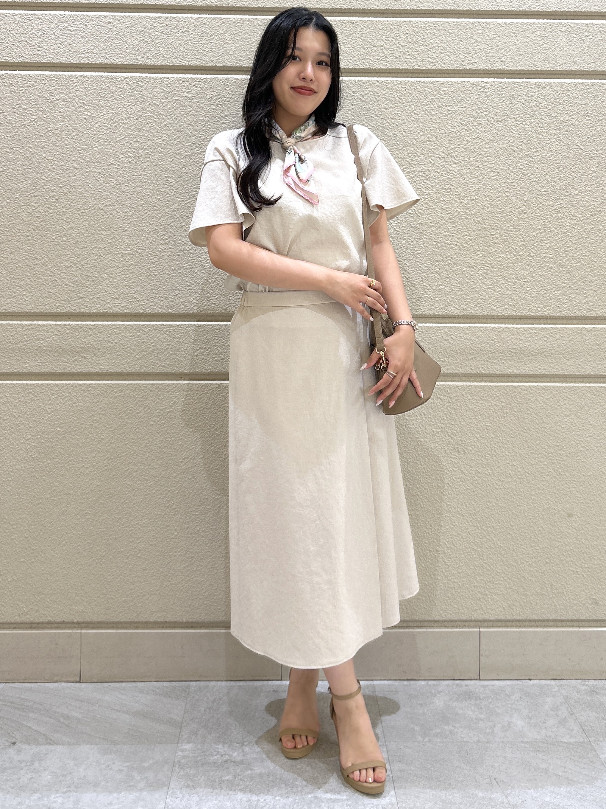 Momokaさんの「COUP DE CHANCE｜【手洗い可／日本製】リネンライク フリル袖ブラウス」を使ったコーディネート