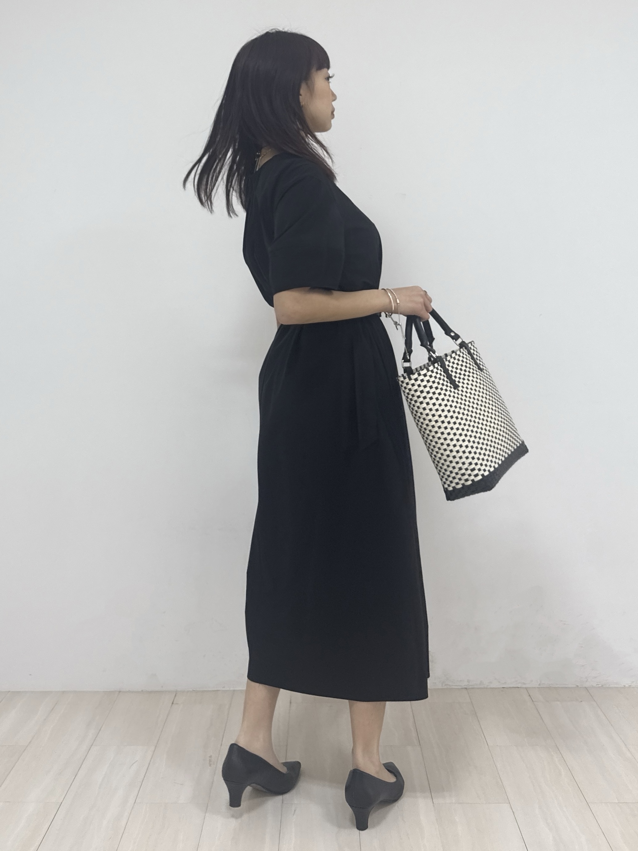萩原 優里菜さんの「INDIVI｜【撥水／UVケア／SETUP可能】軽量ベルト付きAラインワンピース」を使ったコーディネート