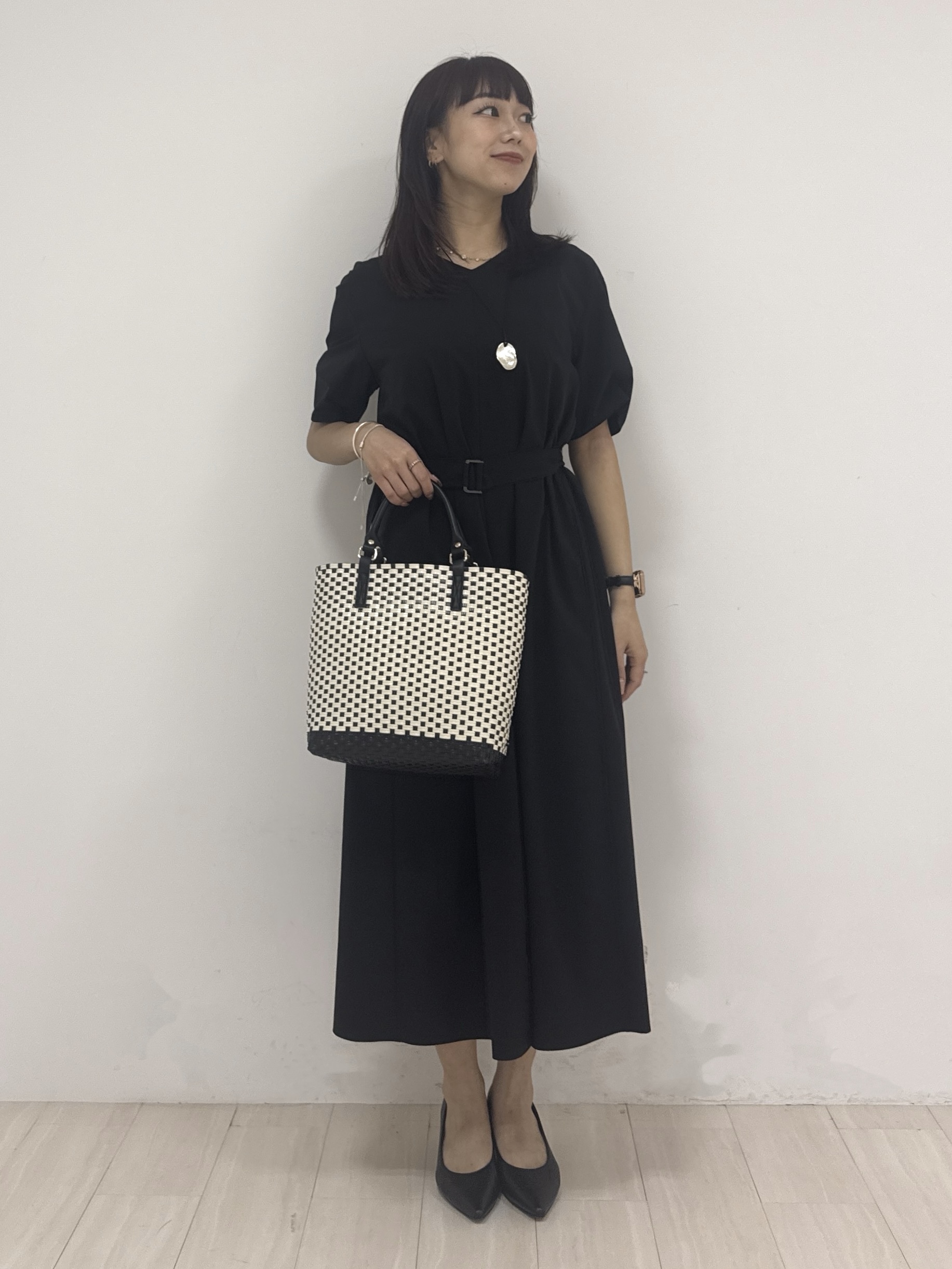 萩原 優里菜さんの「INDIVI｜【撥水／UVケア／SETUP可能】軽量ベルト付きAラインワンピース」を使ったコーディネート