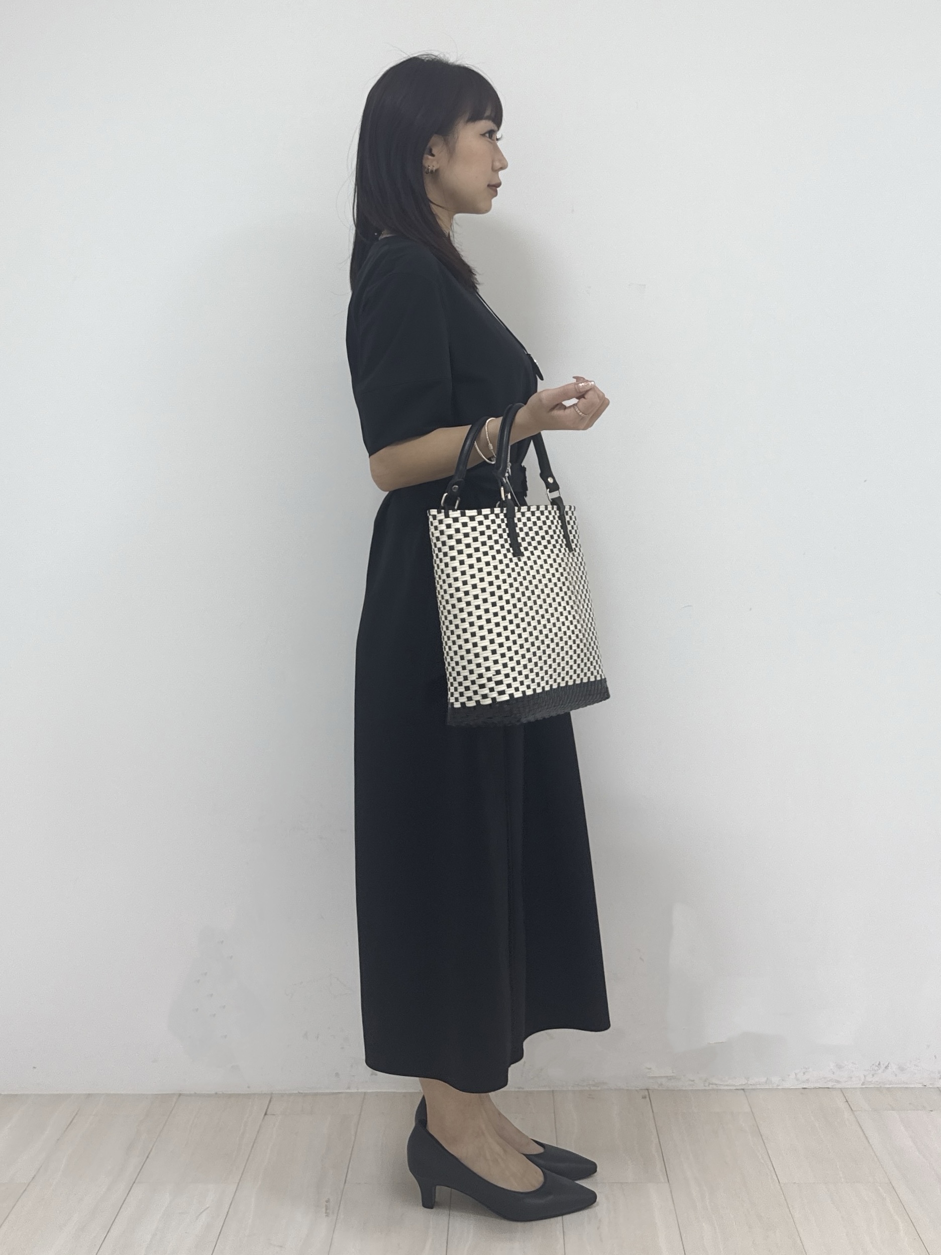 萩原 優里菜さんの「INDIVI｜【撥水／UVケア／SETUP可能】軽量ベルト付きAラインワンピース」を使ったコーディネート