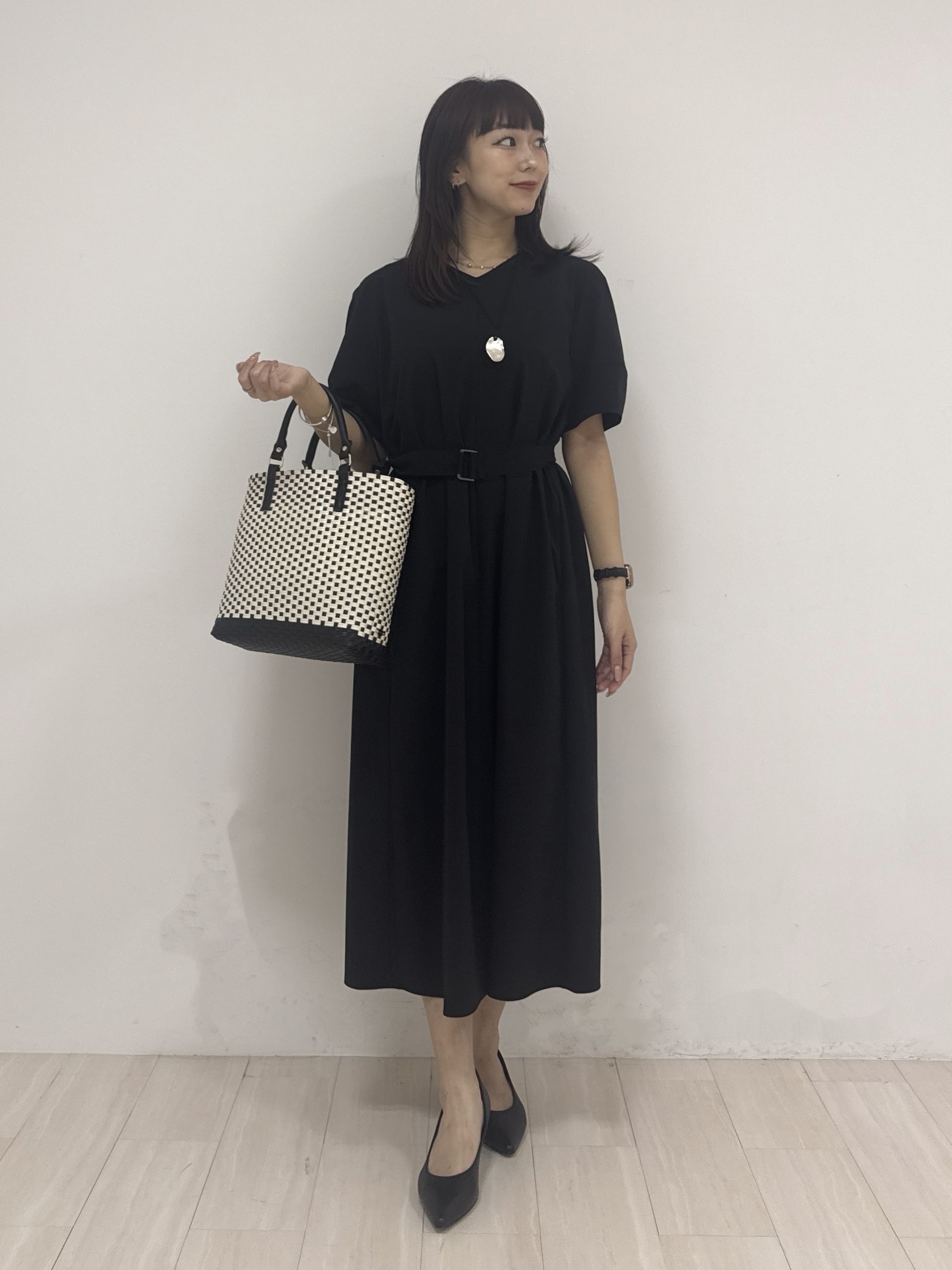 萩原 優里菜さんの「INDIVI｜【撥水／UVケア／SETUP可能】軽量ベルト付きAラインワンピース」を使ったコーディネート