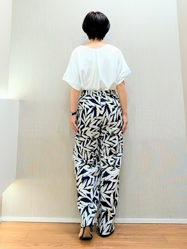 ミズタさんの「UNTITLED｜【前後2WAY/はっ水/セットアップ可】リラクシーフレンチスリーブブラウス」を使ったコーディネート