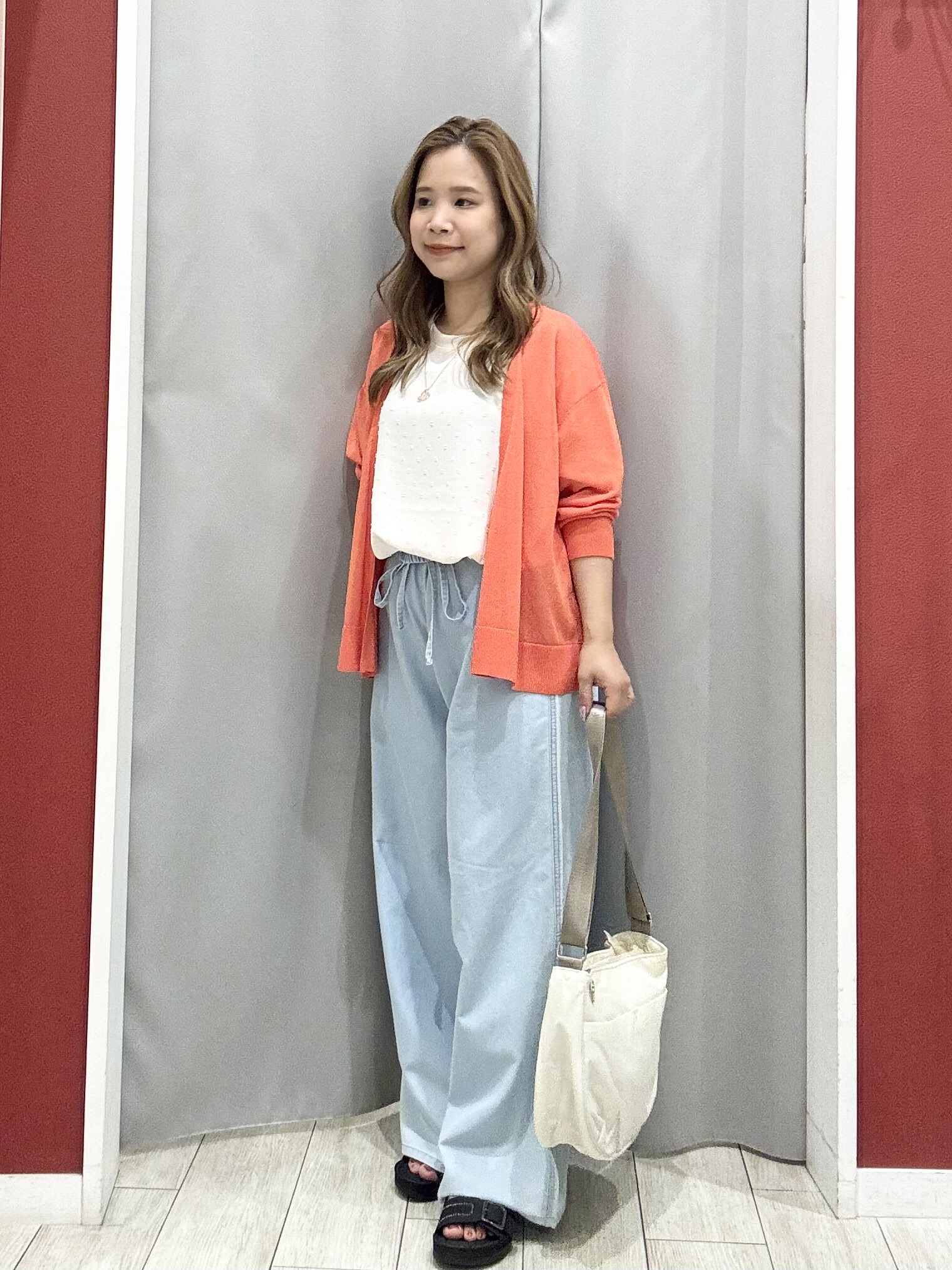 shioさんの「SHOO･LA･RUE｜【ひんやり/洗濯機可/S-LL】オンにもオフにも マルチに使えるボタンレスカーディガン」を使ったコーディネート