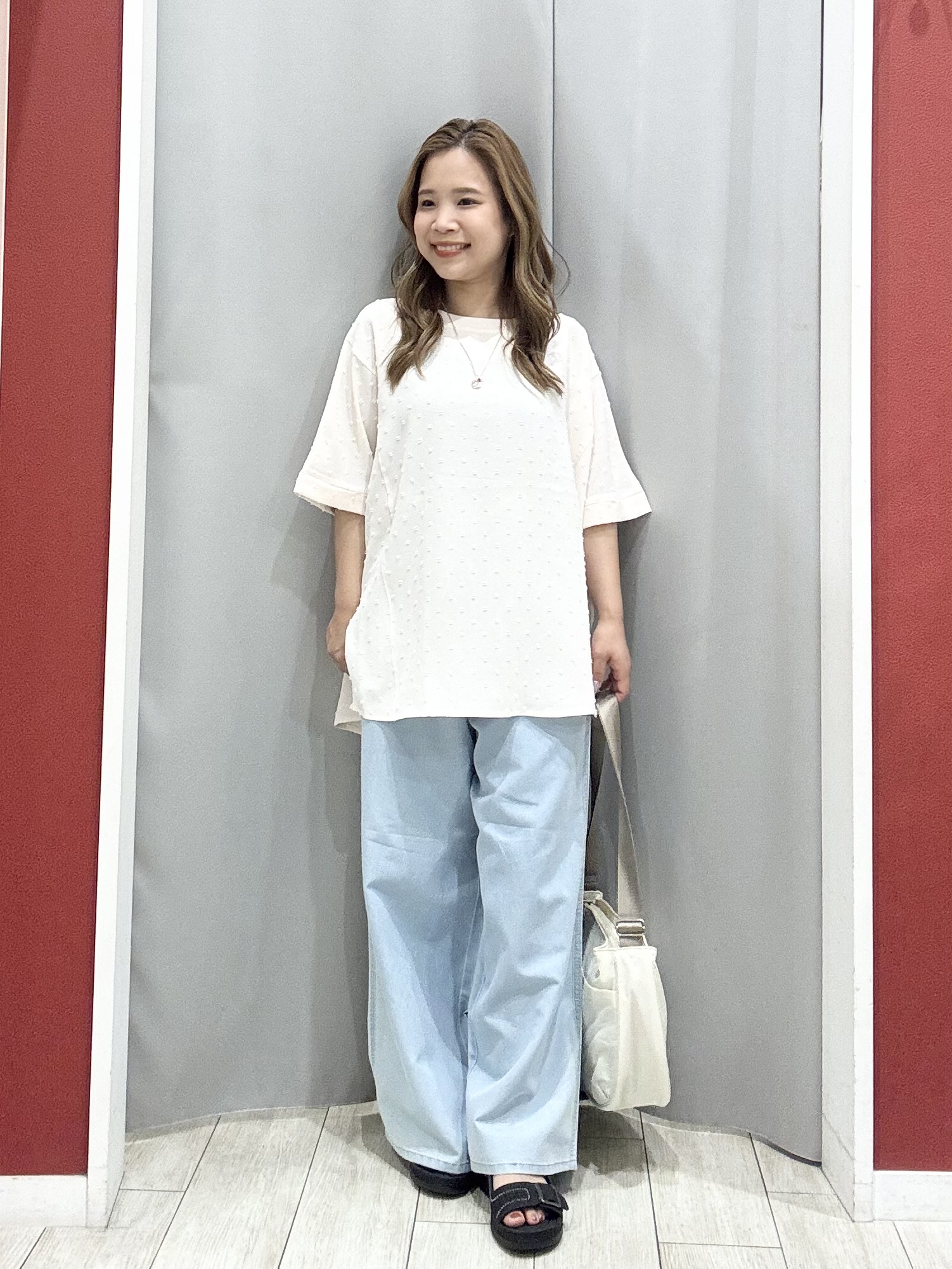 shioさんの「SHOO･LA･RUE｜【ひんやり/洗濯機可/S-LL】オンにもオフにも マルチに使えるボタンレスカーディガン」を使ったコーディネート