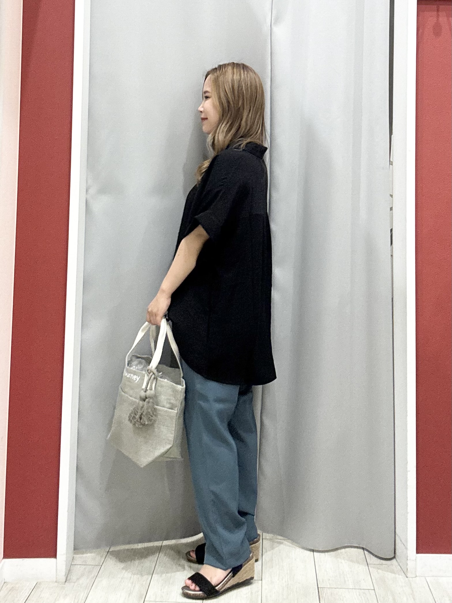shioさんの「SHOO･LA･RUE｜【ひんやり/S-LL/洗濯機可】インせず着られる 裾タック スキッパーシャツ」を使ったコーディネート
