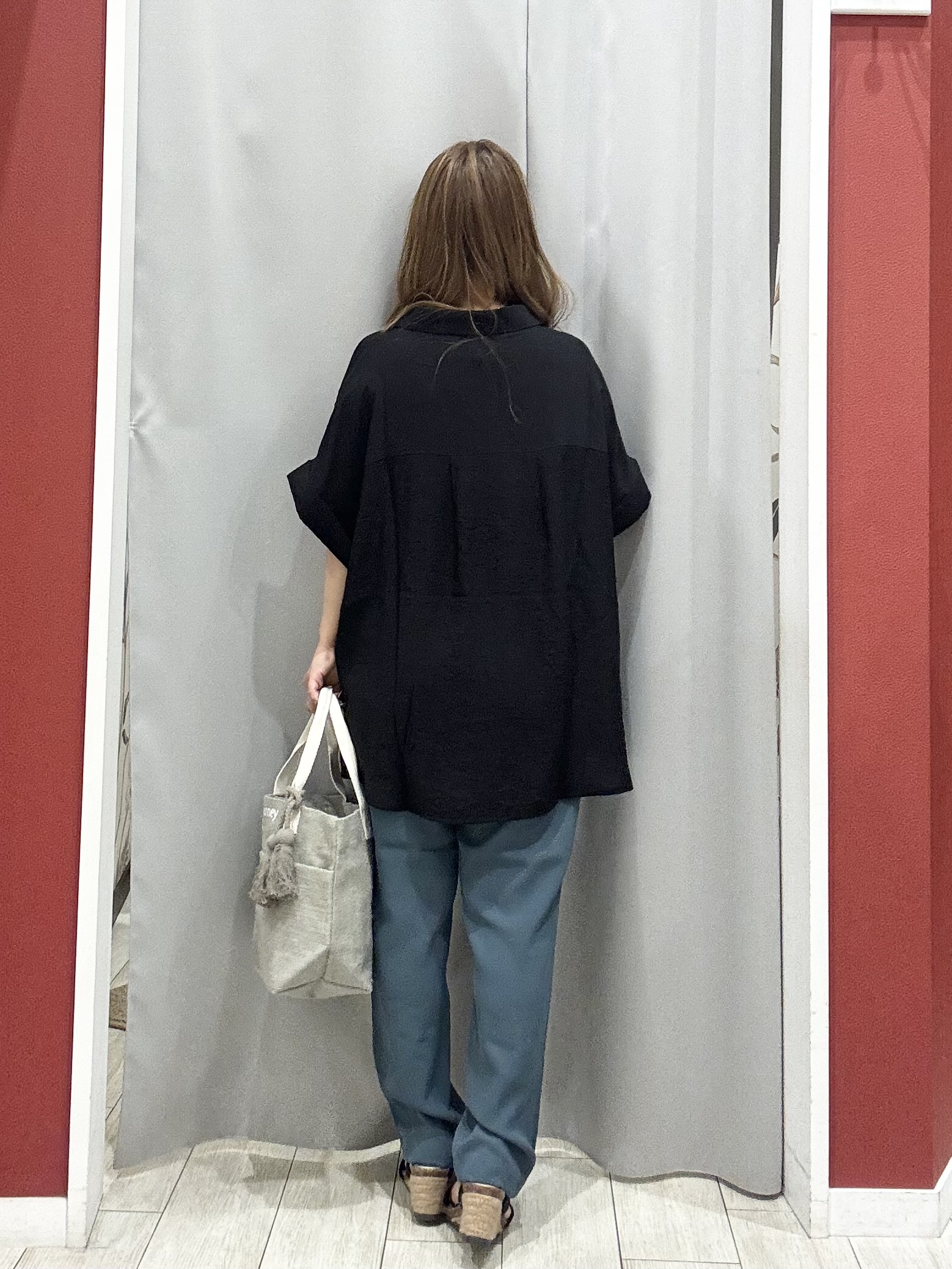 shioさんの「SHOO･LA･RUE｜【ひんやり/S-LL/洗濯機可】インせず着られる 裾タック スキッパーシャツ」を使ったコーディネート