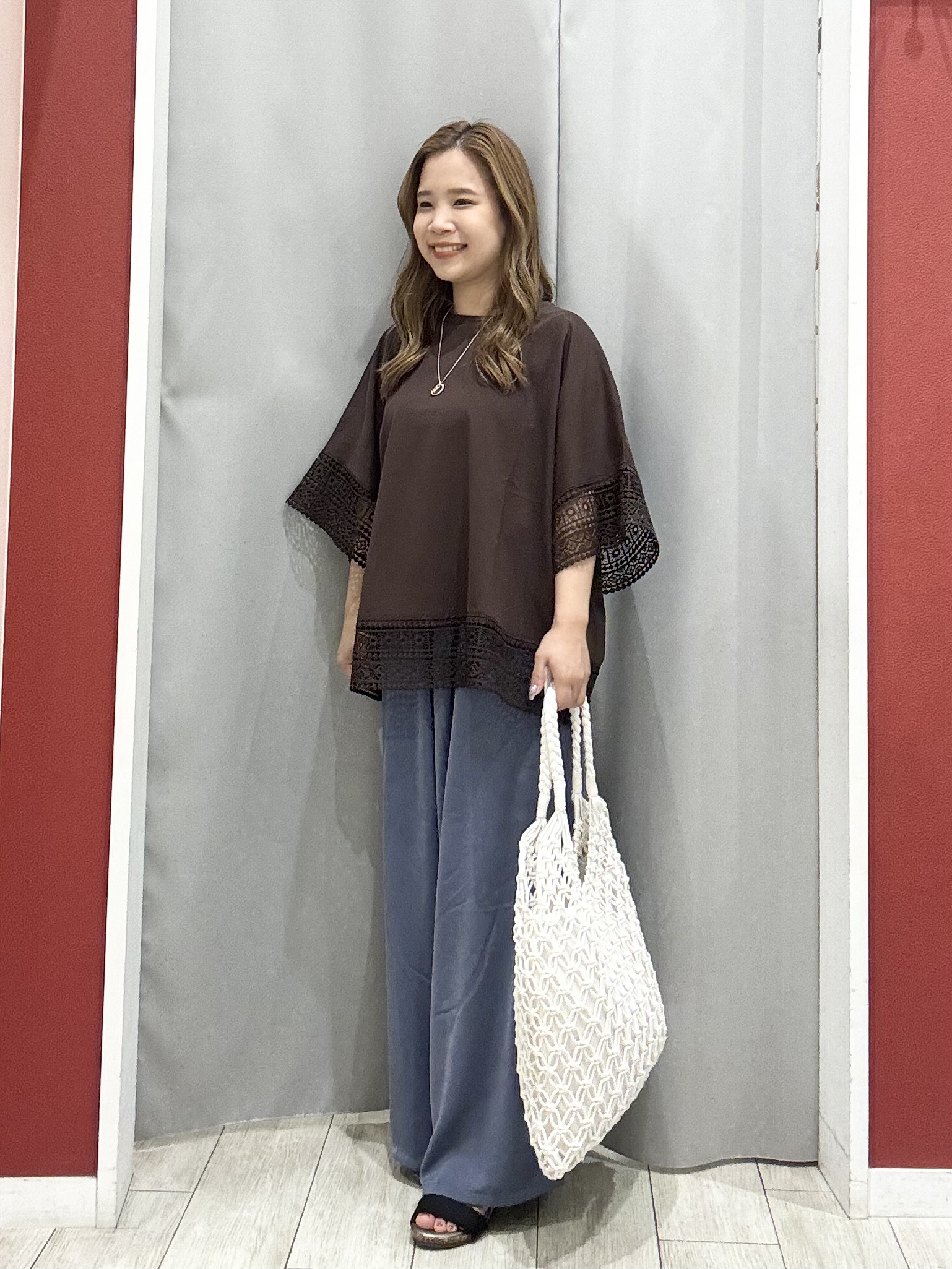 shioさんの「SHOO･LA･RUE｜【洗濯機可/ひんやり/体型カバー/S-LL】レース使いがポイント デザインTシャツ」を使ったコーディネート