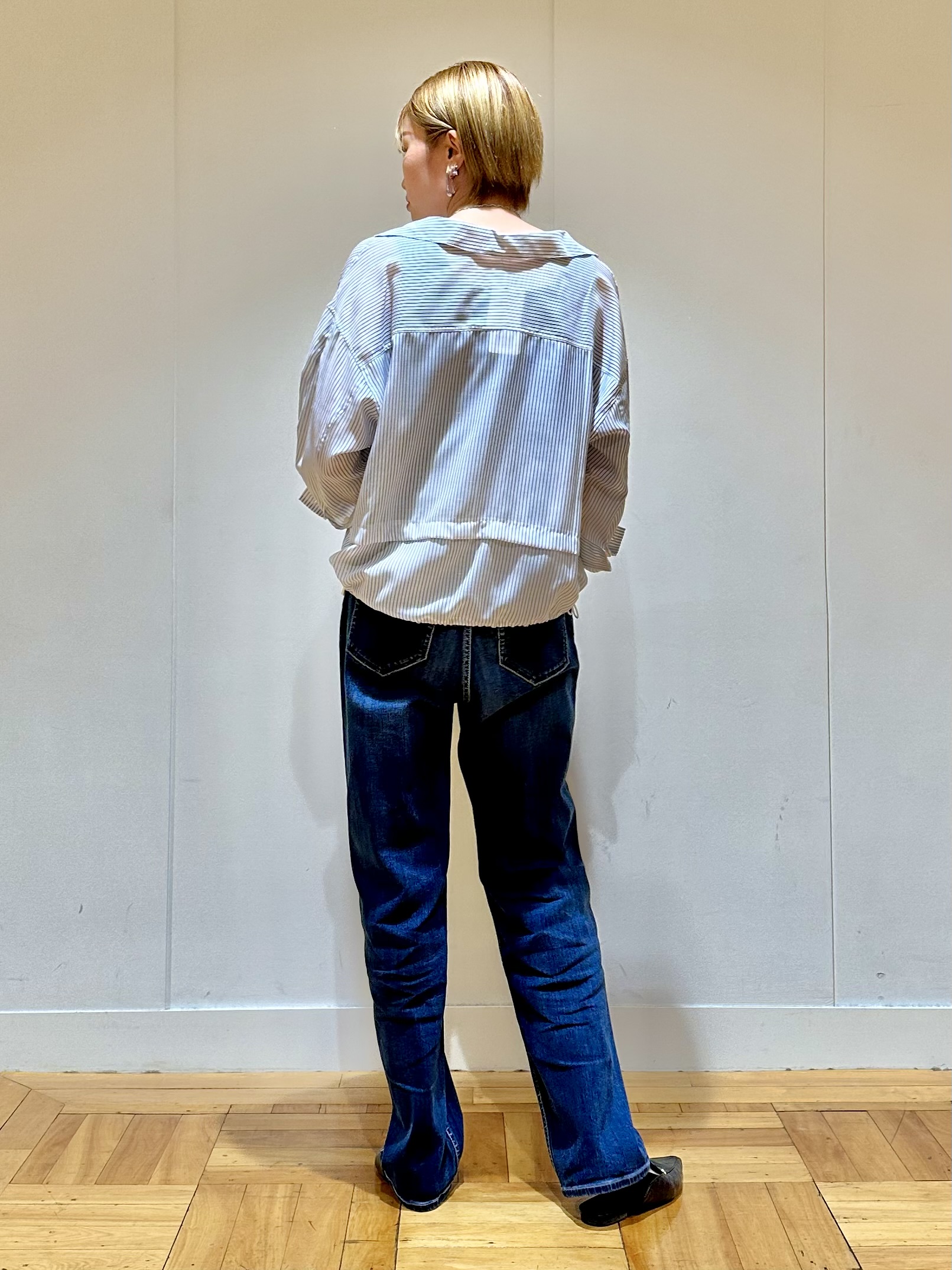 YORIKOさんの「INDIVI｜【接触冷感／洗える／2WAY】ドロスト付 シアーシャンブレーシャツ」を使ったコーディネート