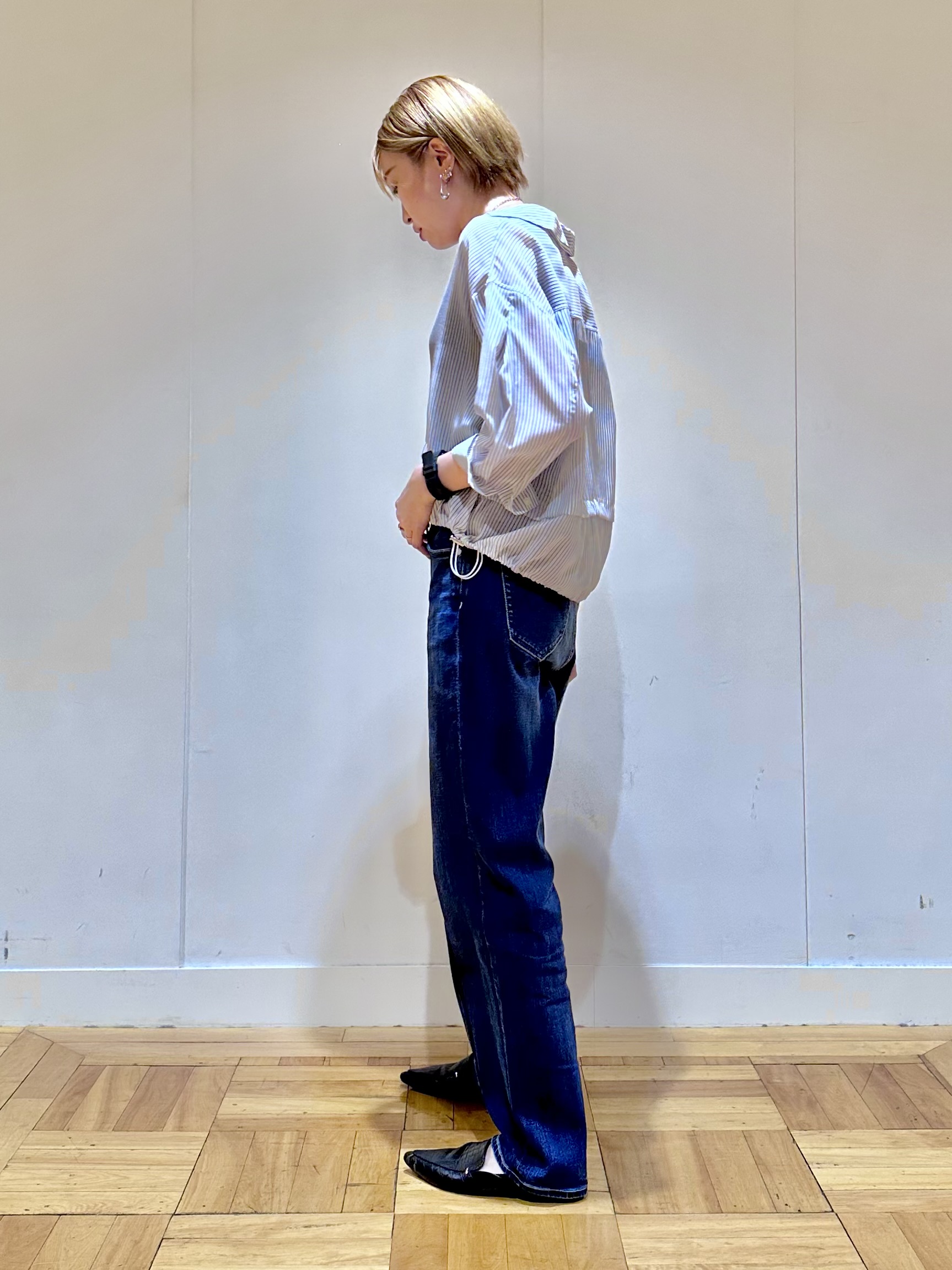 YORIKOさんの「INDIVI｜【接触冷感／洗える／2WAY】ドロスト付 シアーシャンブレーシャツ」を使ったコーディネート