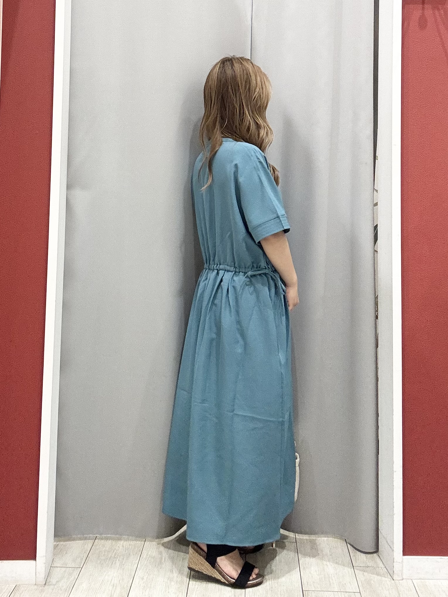 shioさんの「SHOO･LA･RUE｜【洗濯機可/体型カバー】ウエストシャーリングでお腹周りが気にならない 麻調スキッパー脇リボンワンピー」を使ったコーディネート
