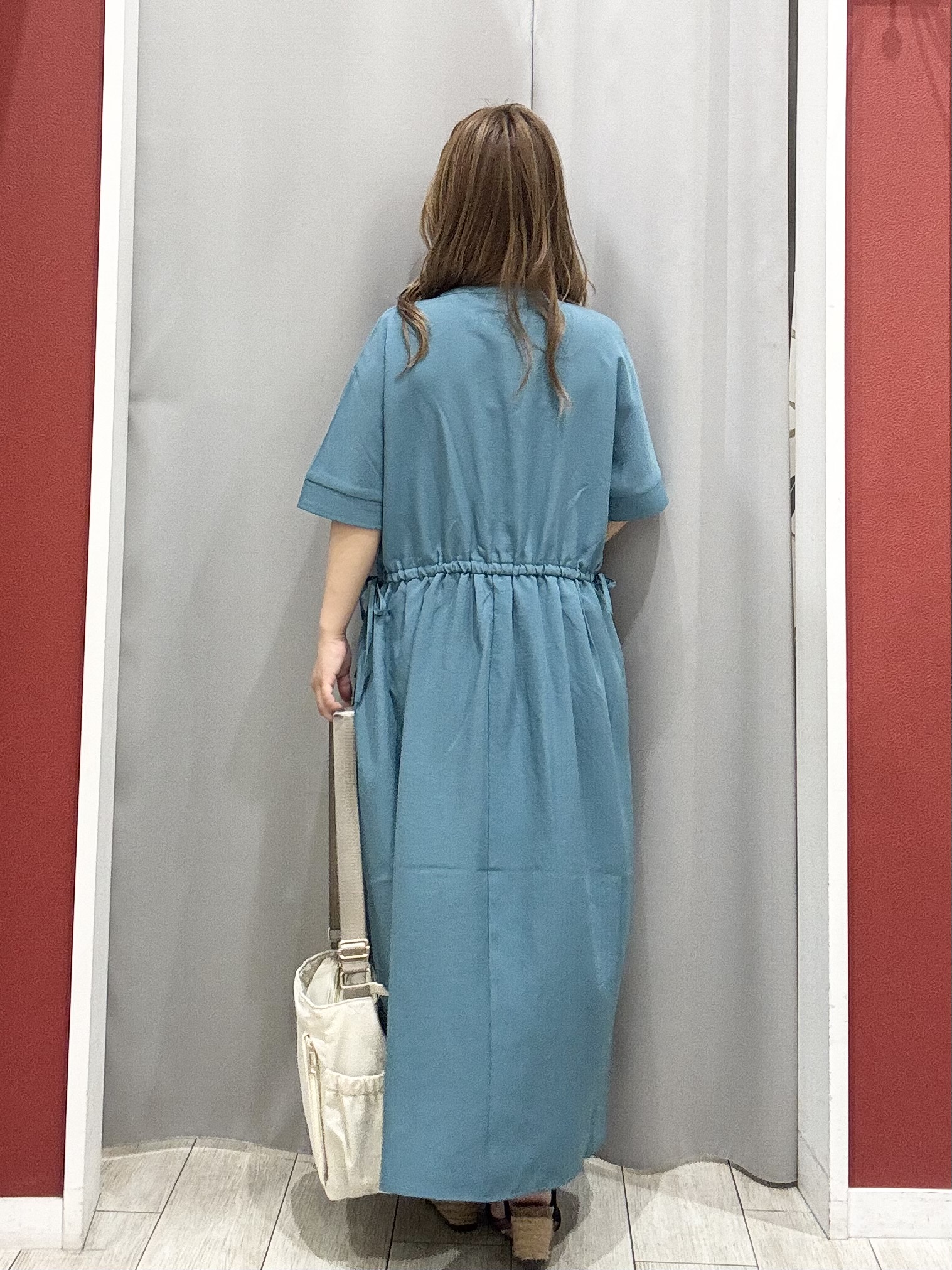 shioさんの「SHOO･LA･RUE｜【洗濯機可/体型カバー】ウエストシャーリングでお腹周りが気にならない 麻調スキッパー脇リボンワンピー」を使ったコーディネート