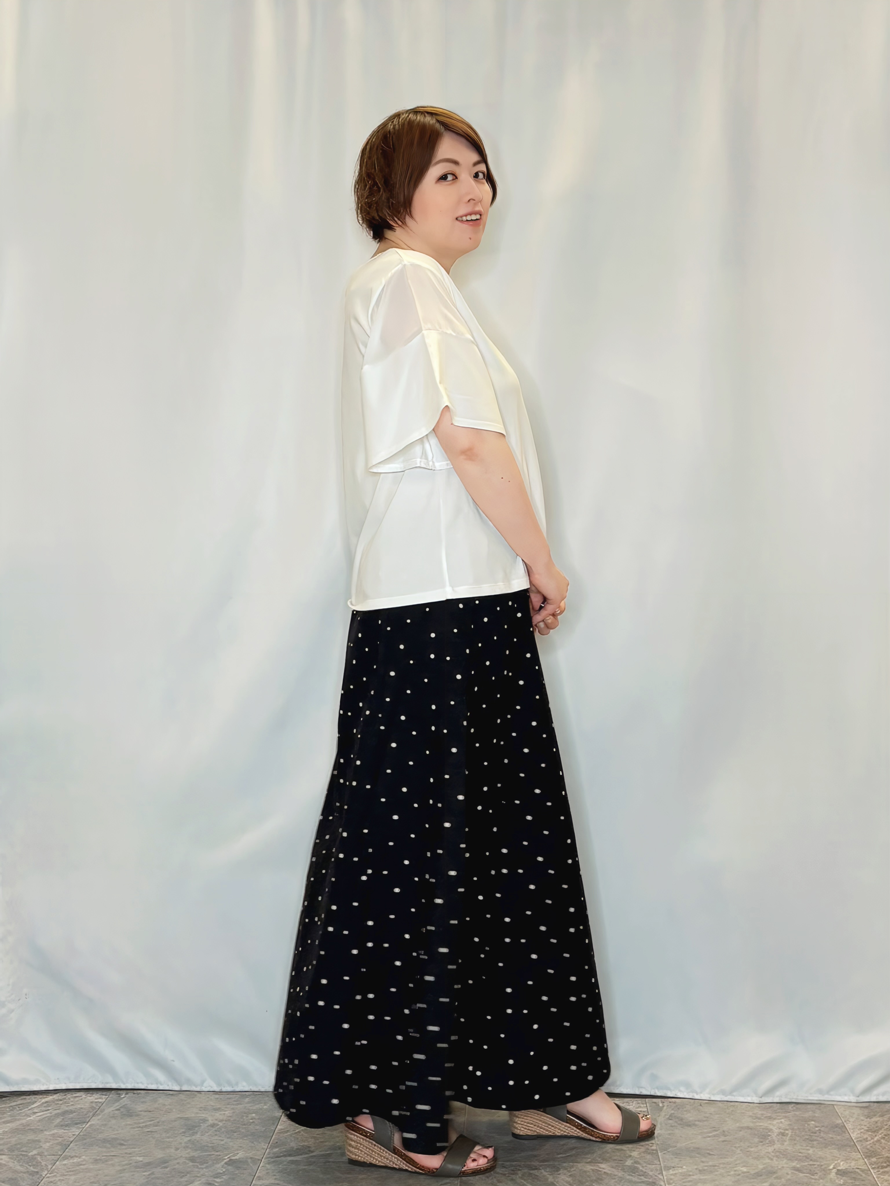 たみさんの「SHOO･LA･RUE｜【ひんやり/洗濯機可/S-LL】オンにもオフにも マルチに使えるボタンレスカーディガン」を使ったコーディネート
