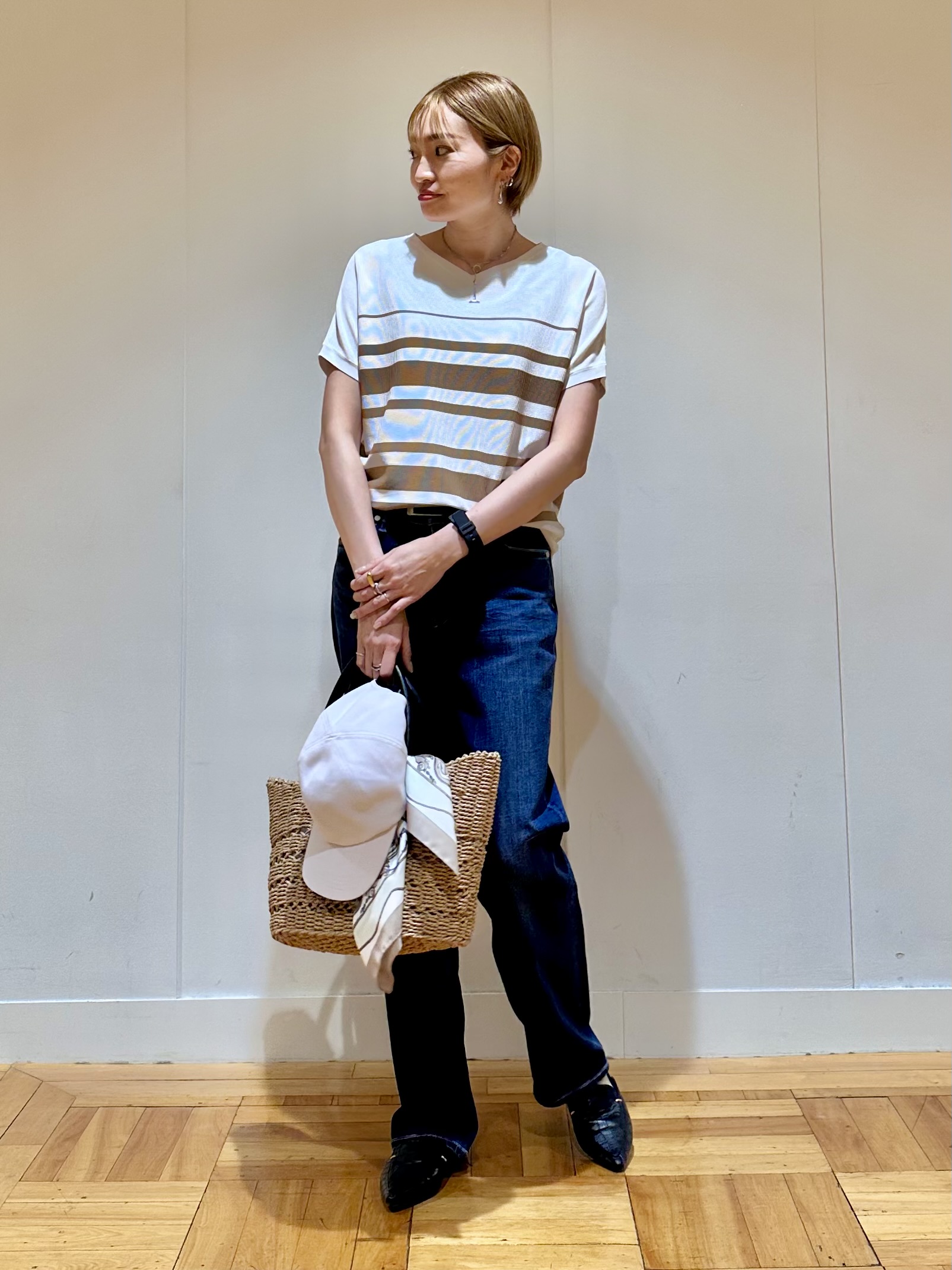 YORIKOさんの「INDIVI｜【洗える】ガーター編みVネックニットT」を使ったコーディネート