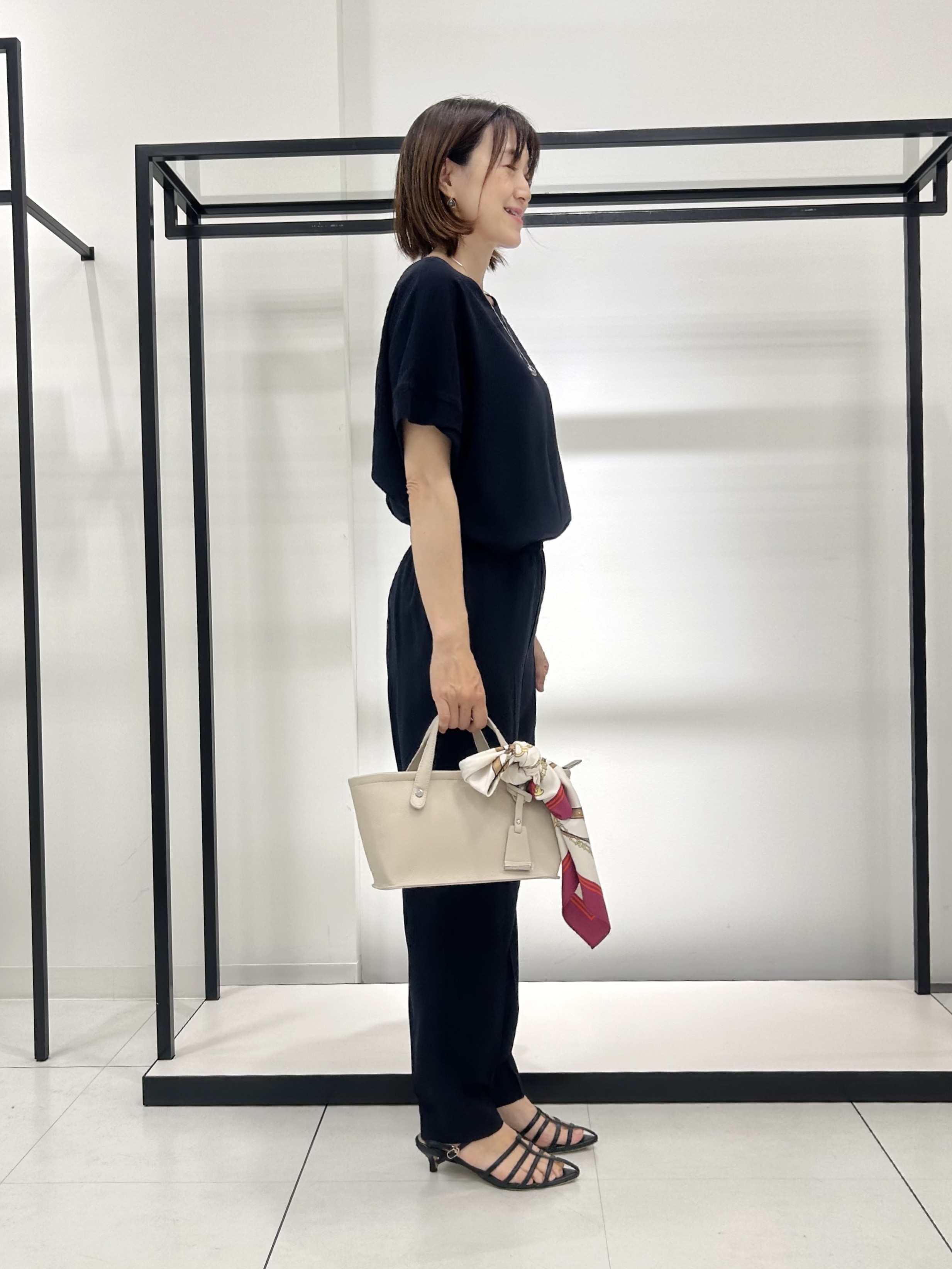Mikiさんの「UNTITLED｜【前後2WAY/はっ水/セットアップ可】リラクシーフレンチスリーブブラウス」を使ったコーディネート