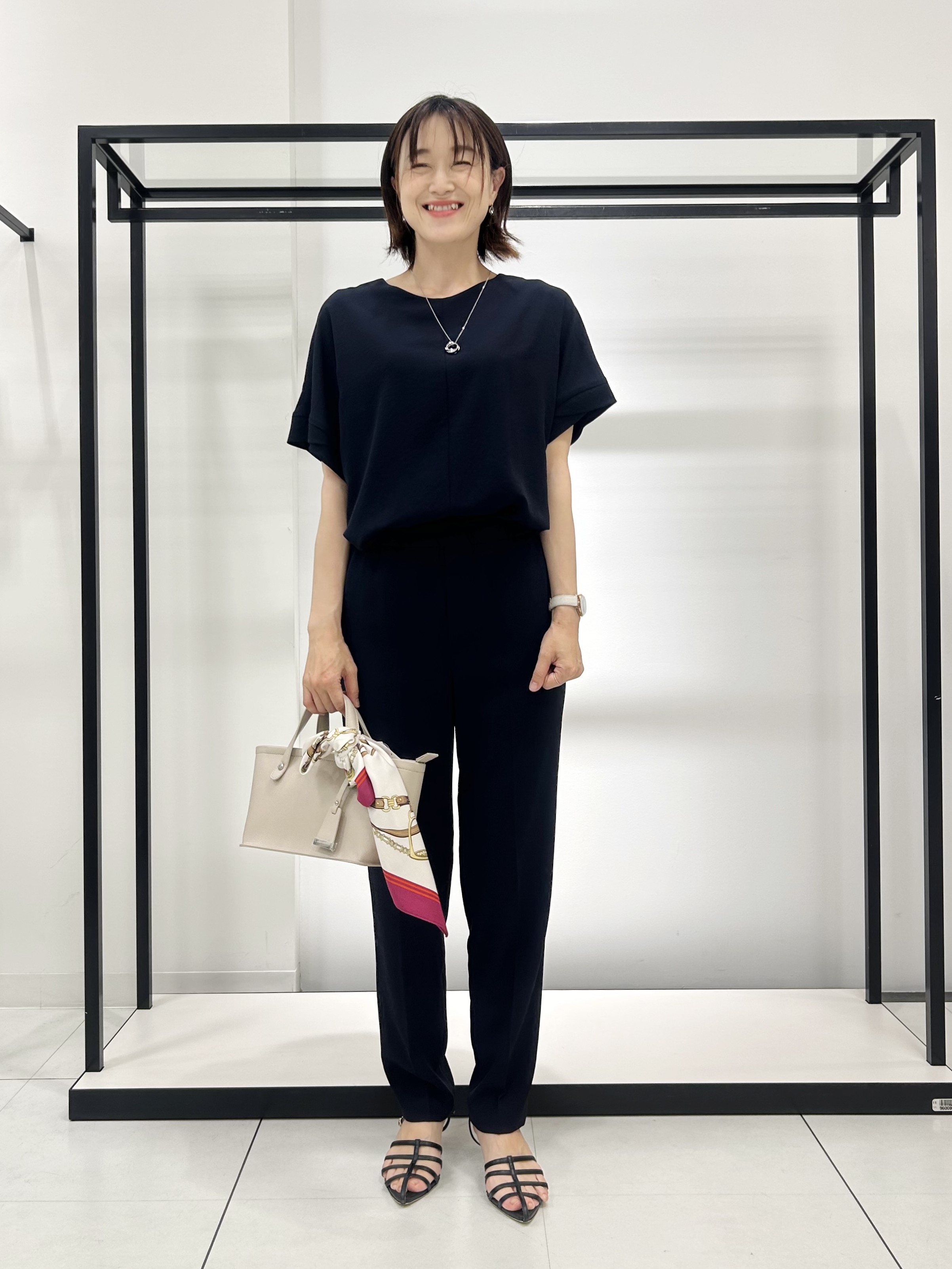 Mikiさんの「UNTITLED｜【前後2WAY/はっ水/セットアップ可】リラクシーフレンチスリーブブラウス」を使ったコーディネート