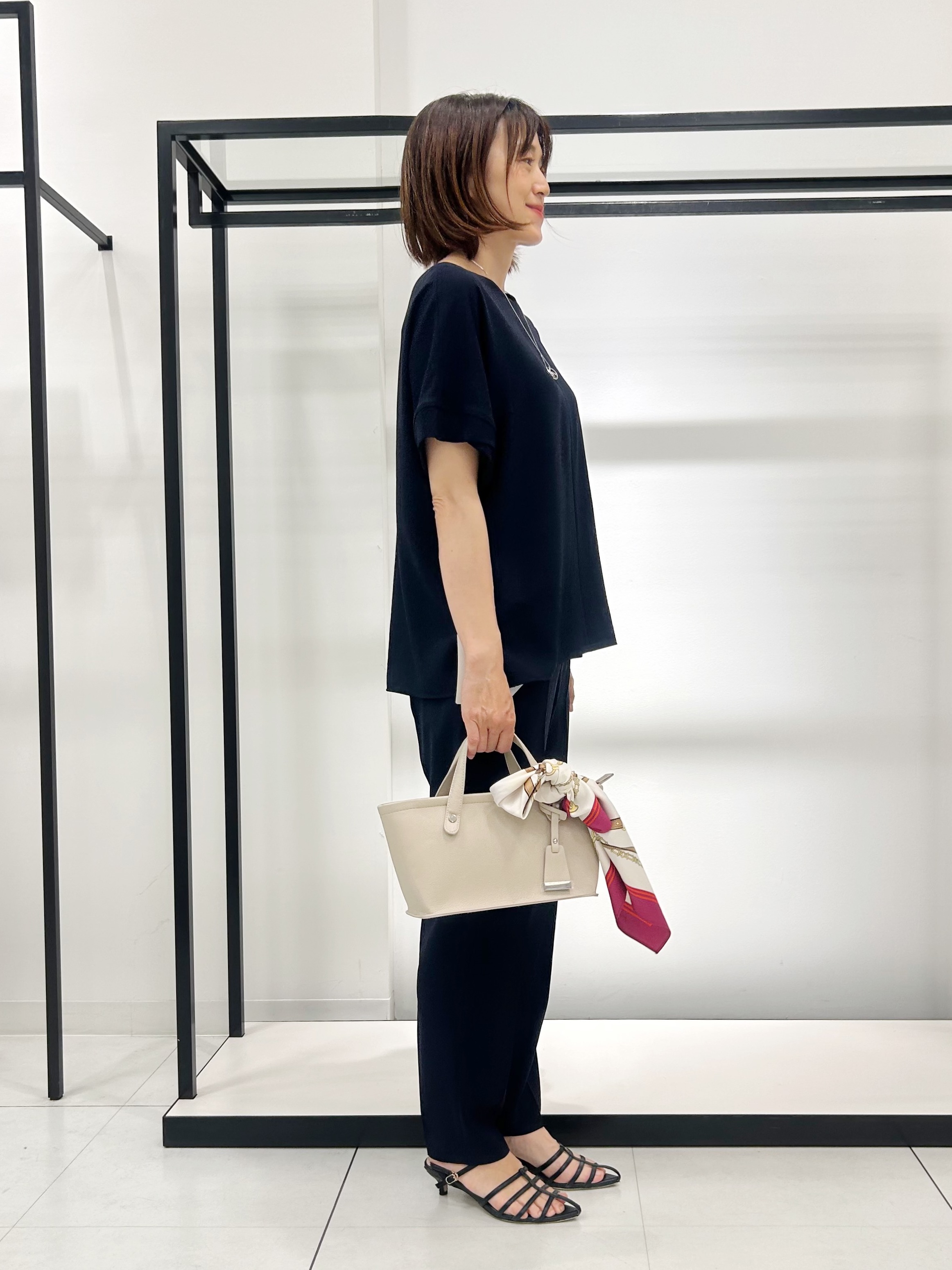 Mikiさんの「UNTITLED｜【前後2WAY/はっ水/セットアップ可】リラクシーフレンチスリーブブラウス」を使ったコーディネート
