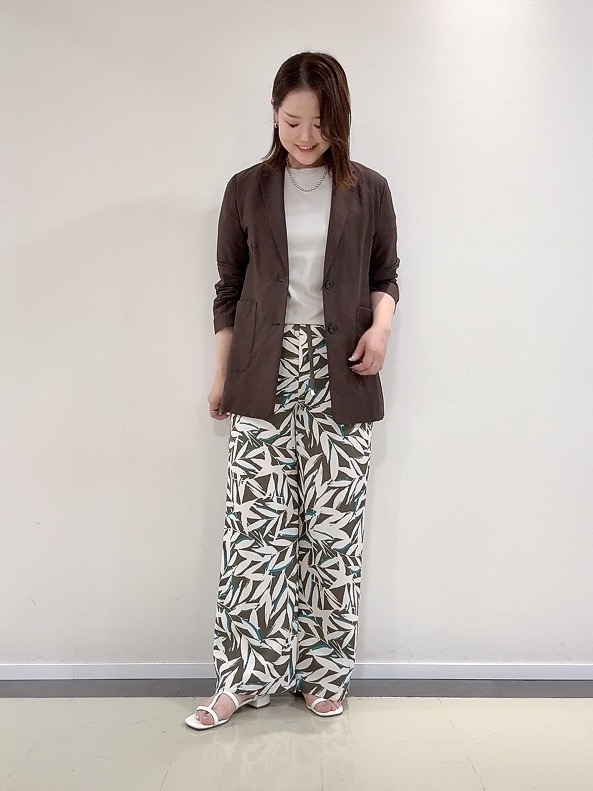 YUIさんの「UNTITLED｜【程よいシアー感/洗える】エアリーバイオジャケット」を使ったコーディネート