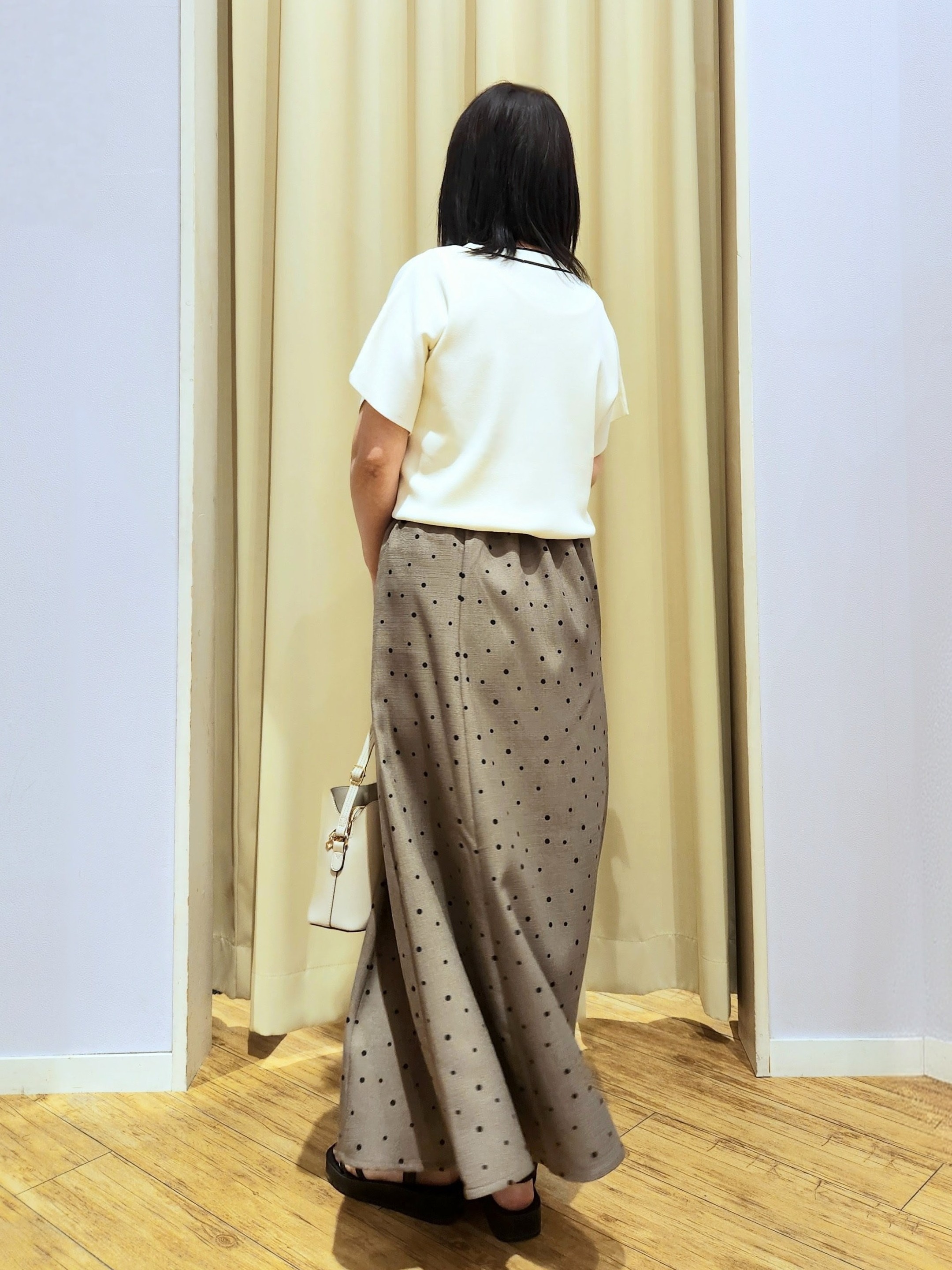 くまさんの「SHOO･LA･RUE｜【毎日洗える/ひんやり/UV/S-LL】 毛玉になりにくい配色ボウタイ半袖ニット」を使ったコーディネート