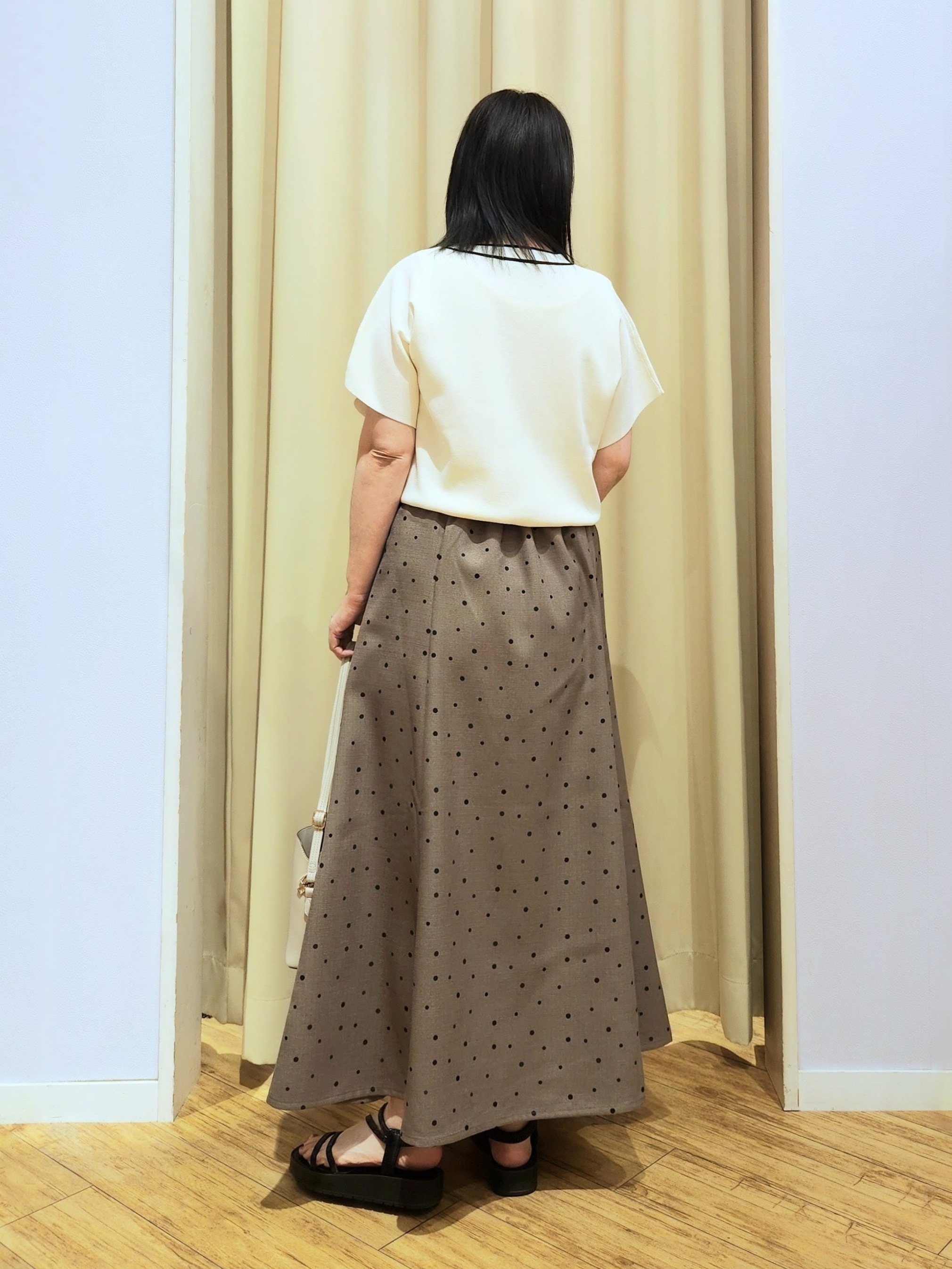くまさんの「SHOO･LA･RUE｜【毎日洗える/ひんやり/UV/S-LL】 毛玉になりにくい配色ボウタイ半袖ニット」を使ったコーディネート