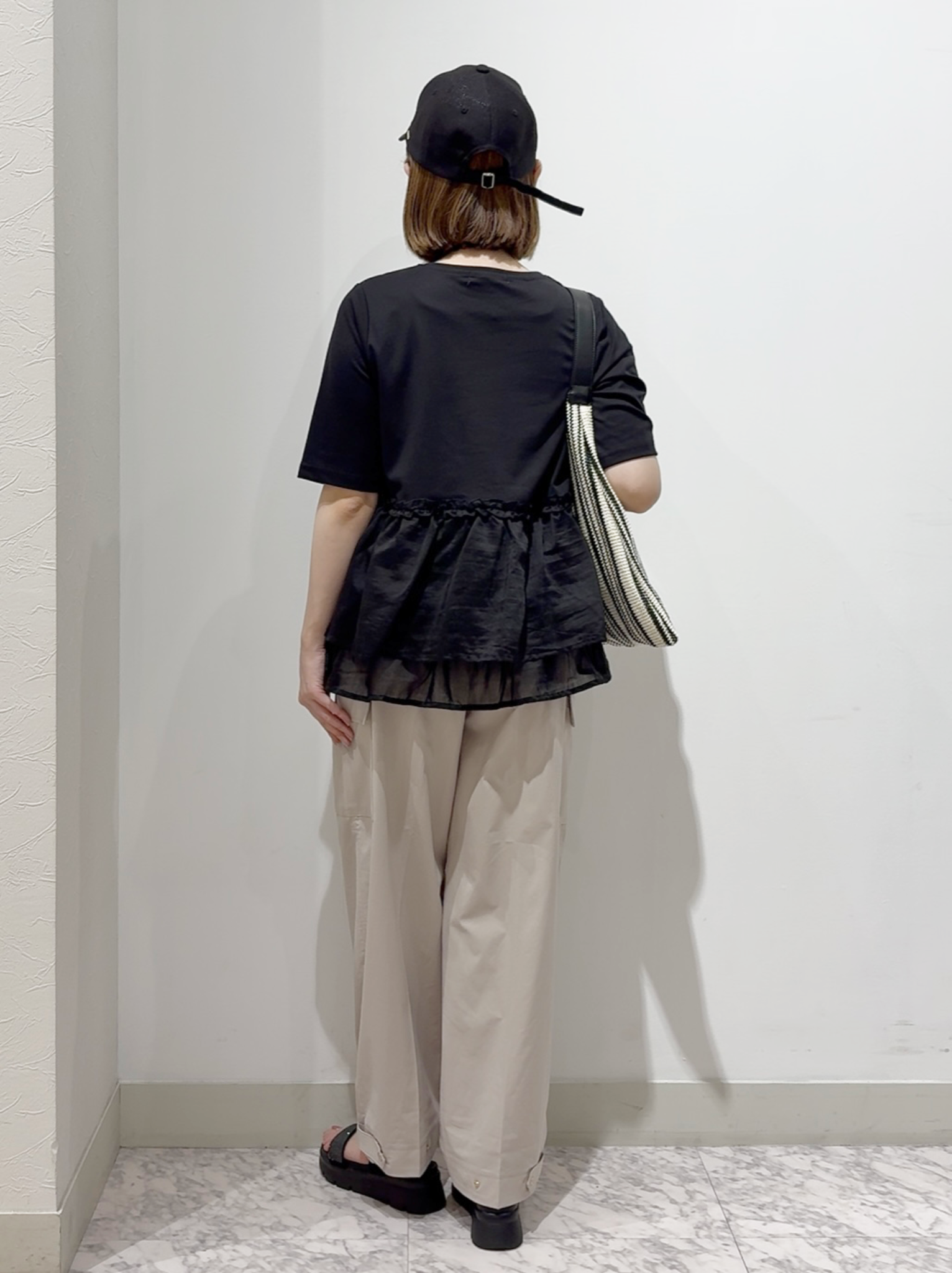 しかっちさんの「grove｜【体型カバー】INせず決まる、ウエストシアーフリルTシャツ」を使ったコーディネート
