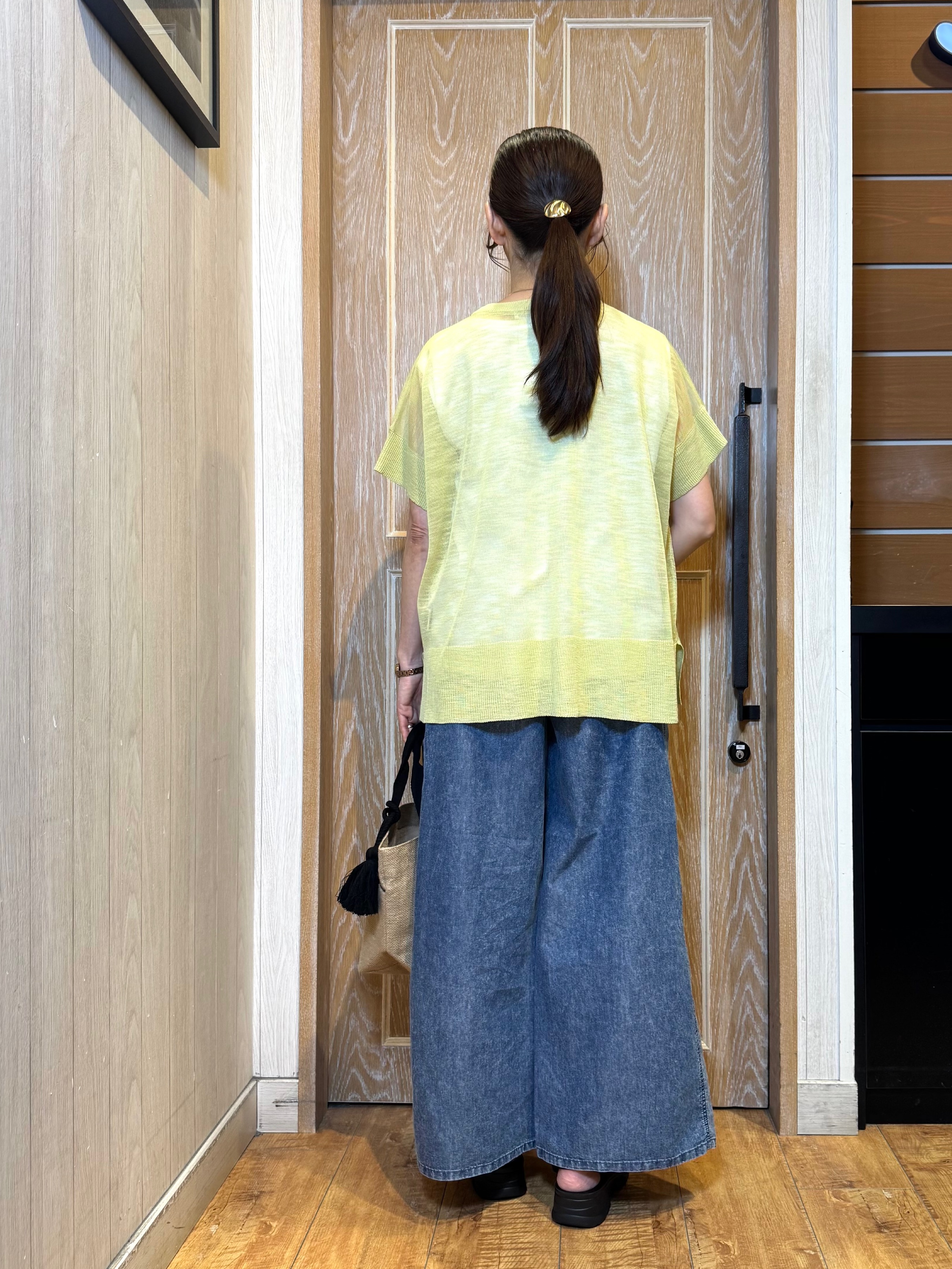 KAORIさんの「SHOO･LA･RUE｜【2点セット/S-LL/体型カバー】大人のこなれレイヤード シアーニット+タンクトップ」を使ったコーディネート