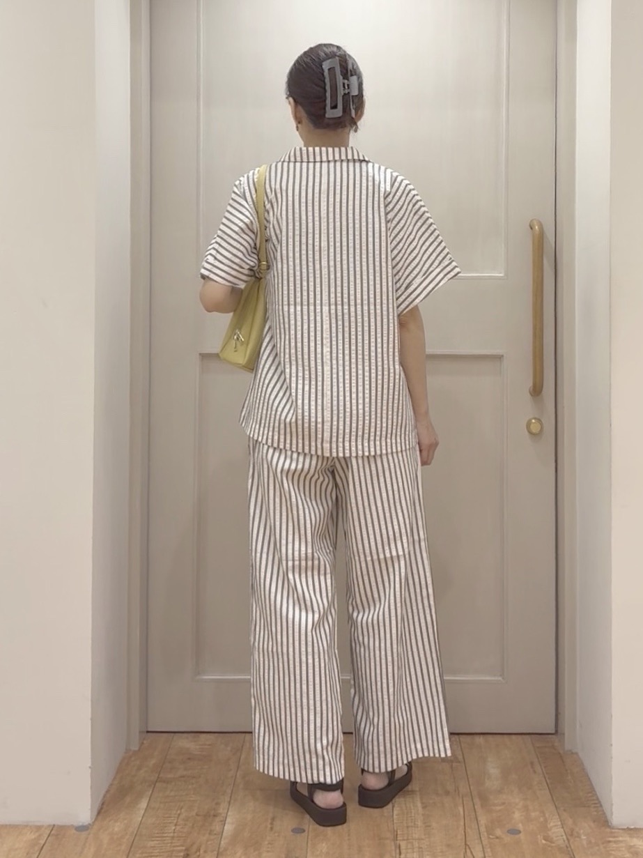 tamuさんの「SHOO･LA･RUE｜【ひんやり/吸水速乾/セットアップ可】羽織るだけで主役になる サッカーストライプシャツジャケット」を使ったコーディネート