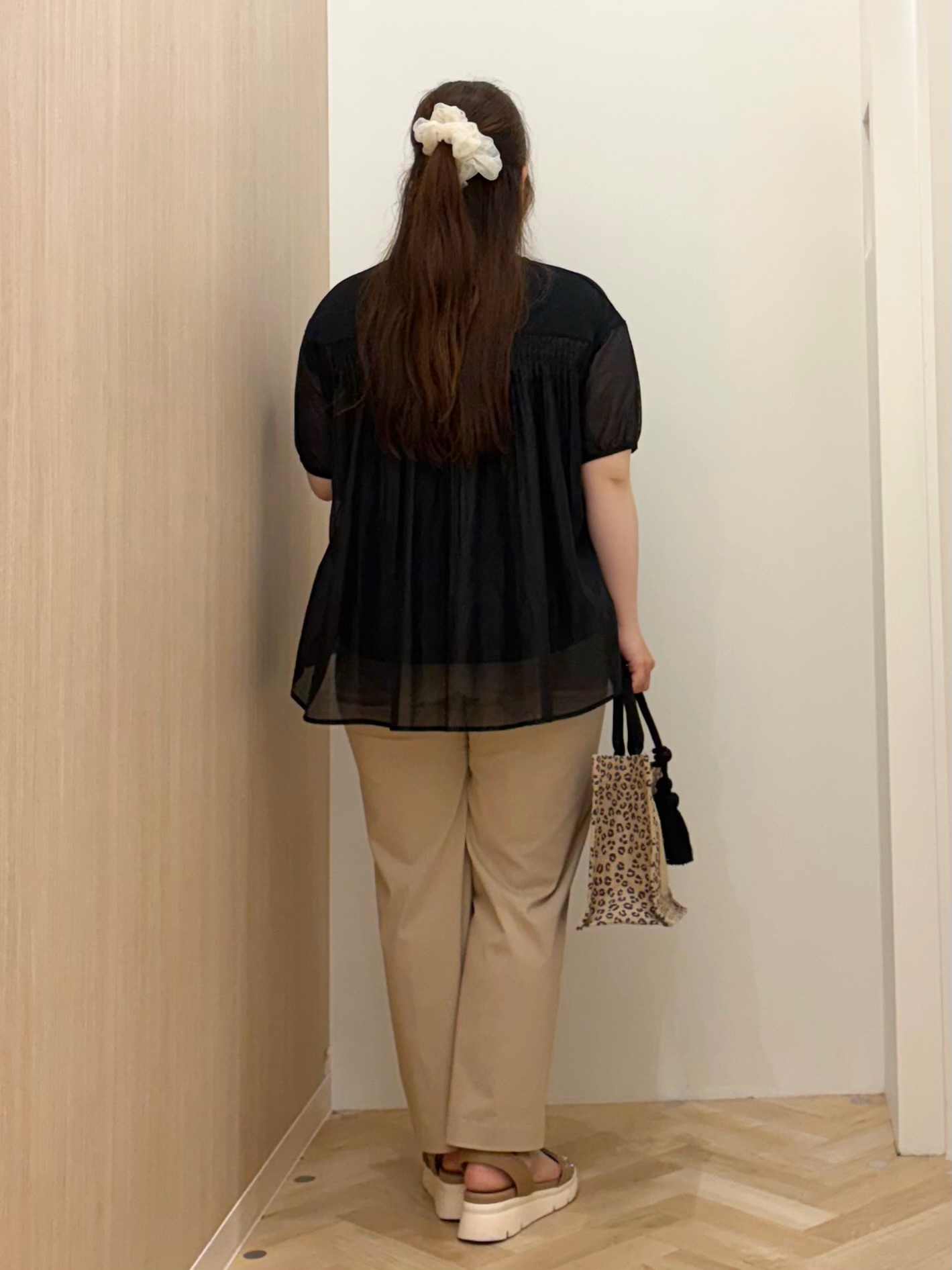 akariさんの「grove｜【貴島明日香さん着用/UVカット】体型カバー叶う、バックプリーツTシャツ」を使ったコーディネート