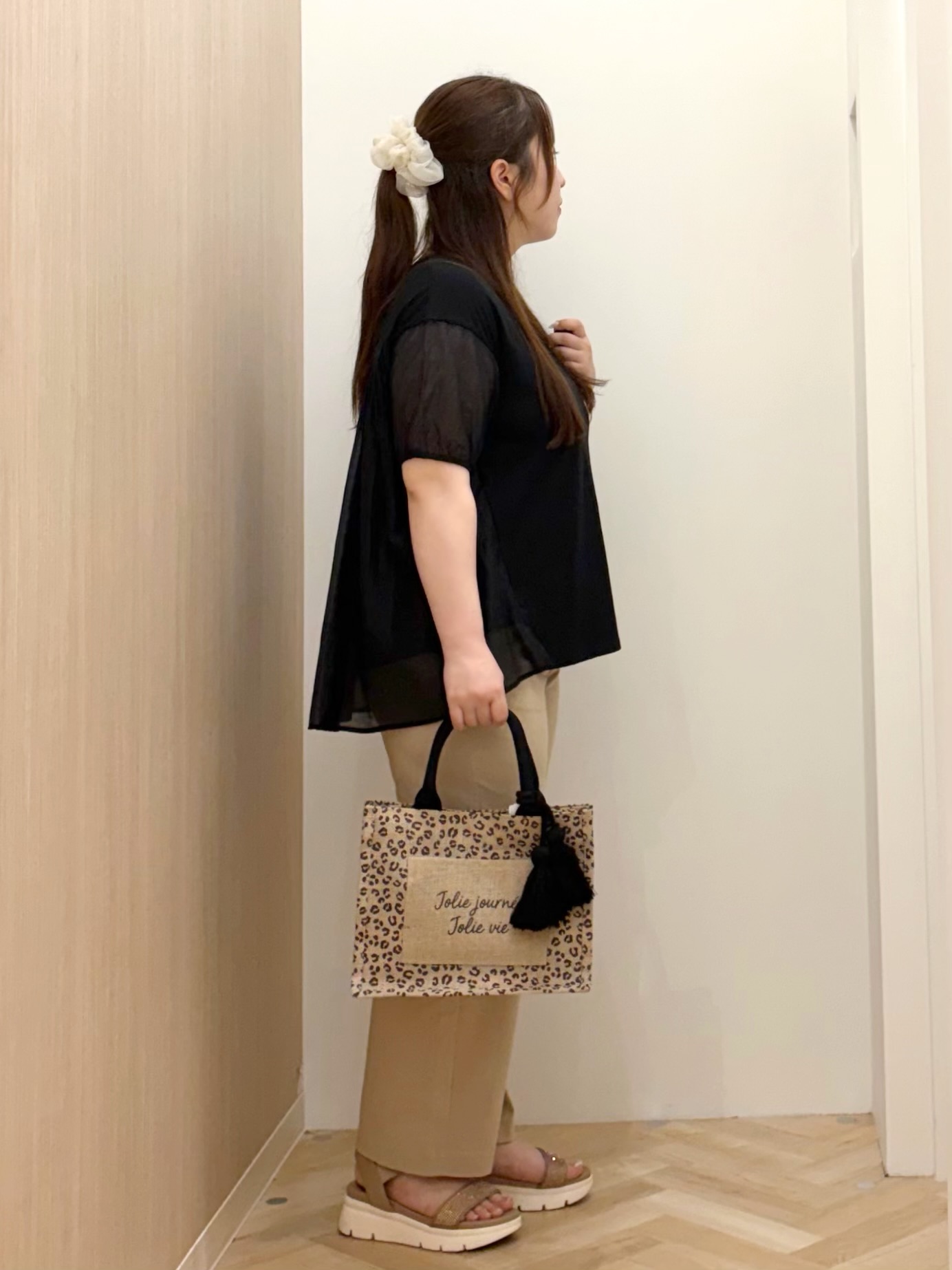 akariさんの「grove｜【貴島明日香さん着用/UVカット】体型カバー叶う、バックプリーツTシャツ」を使ったコーディネート