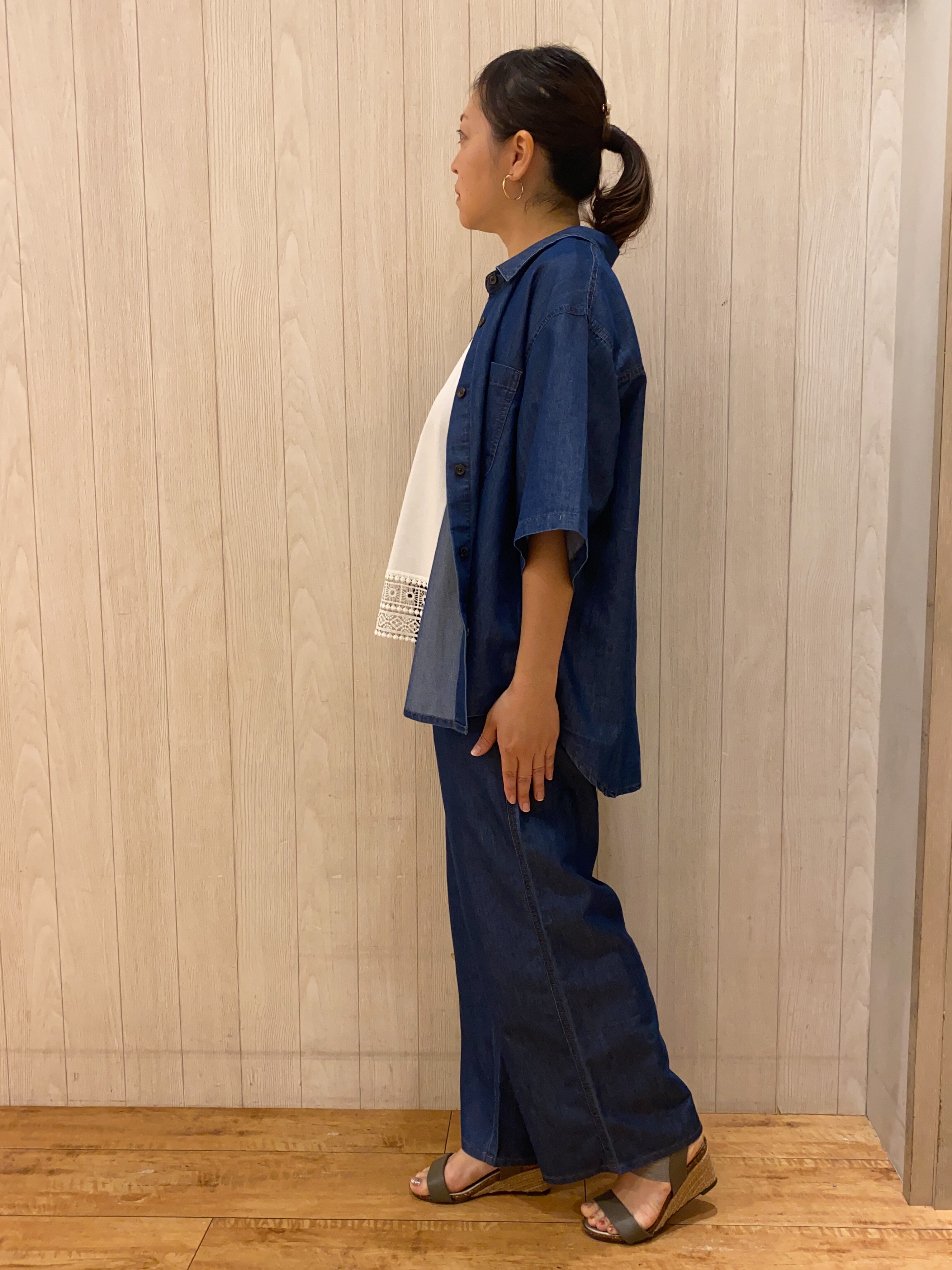 makiさんの「SHOO･LA･RUE｜【洗濯機可/ひんやり/体型カバー/S-LL】レース使いがポイント デザインTシャツ」を使ったコーディネート