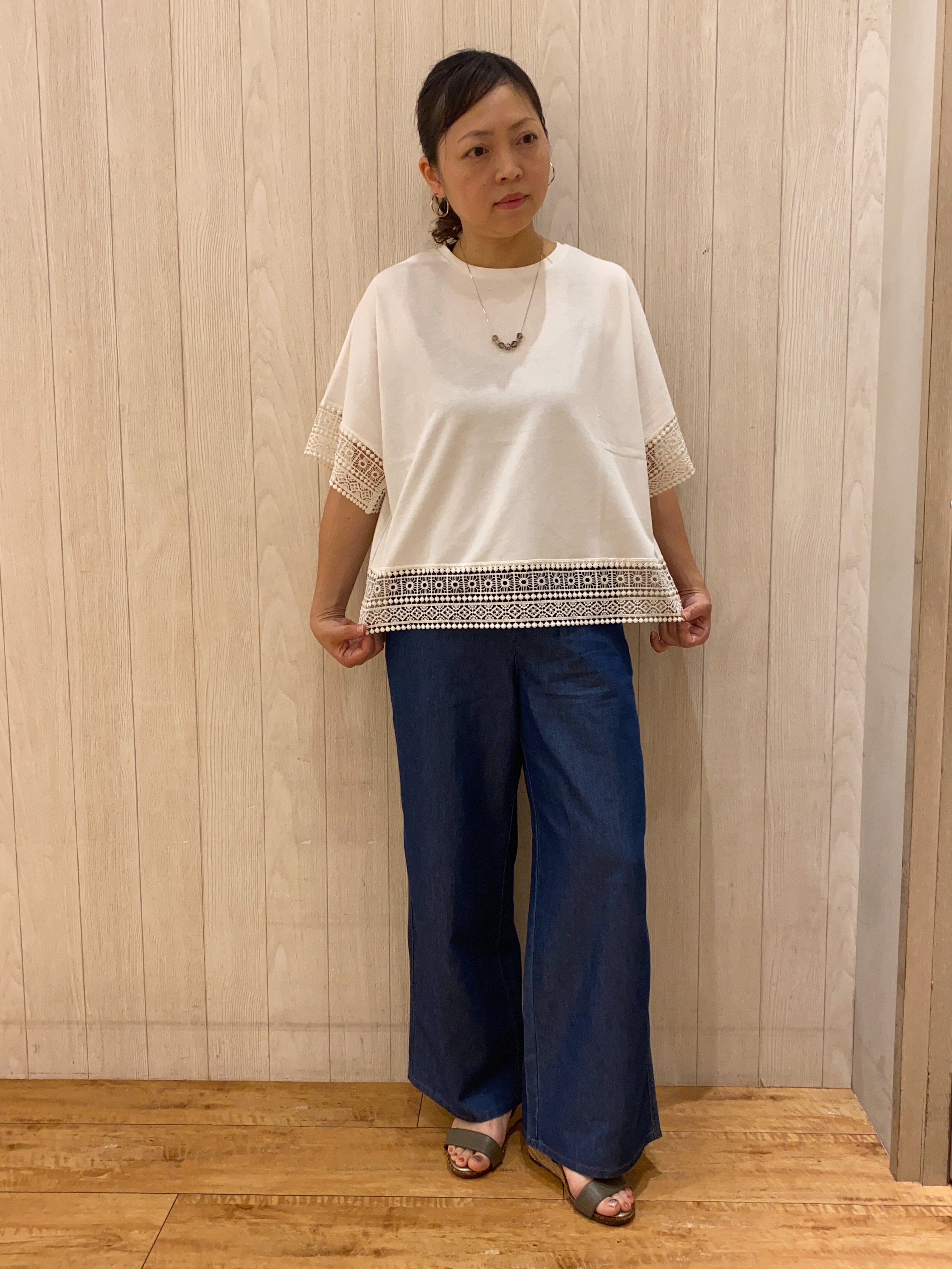 makiさんの「SHOO･LA･RUE｜【洗濯機可/ひんやり/体型カバー/S-LL】レース使いがポイント デザインTシャツ」を使ったコーディネート