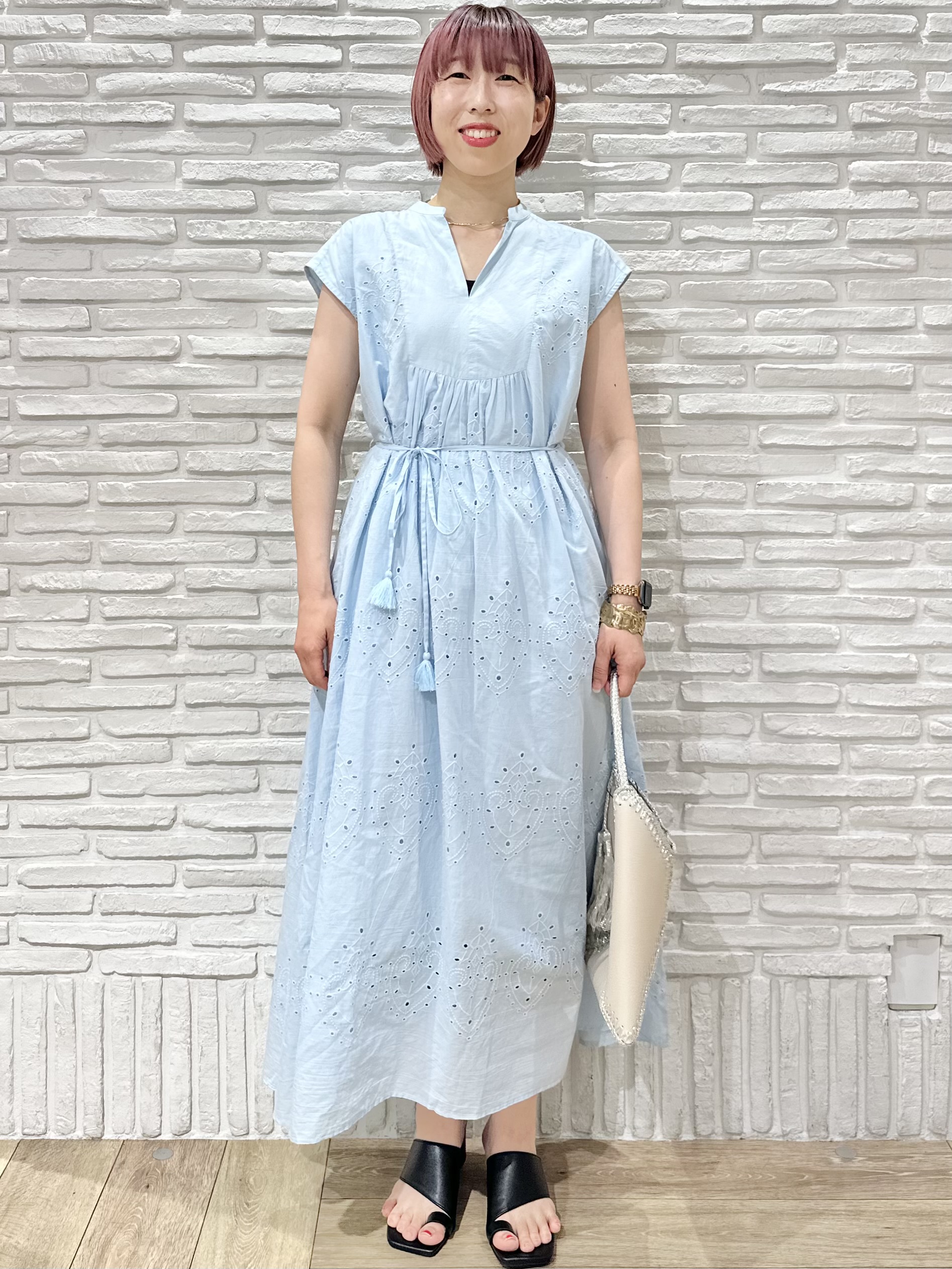 Hana...eさんの「index｜アイレットレース刺繍ワンピース【洗える】」を使ったコーディネート