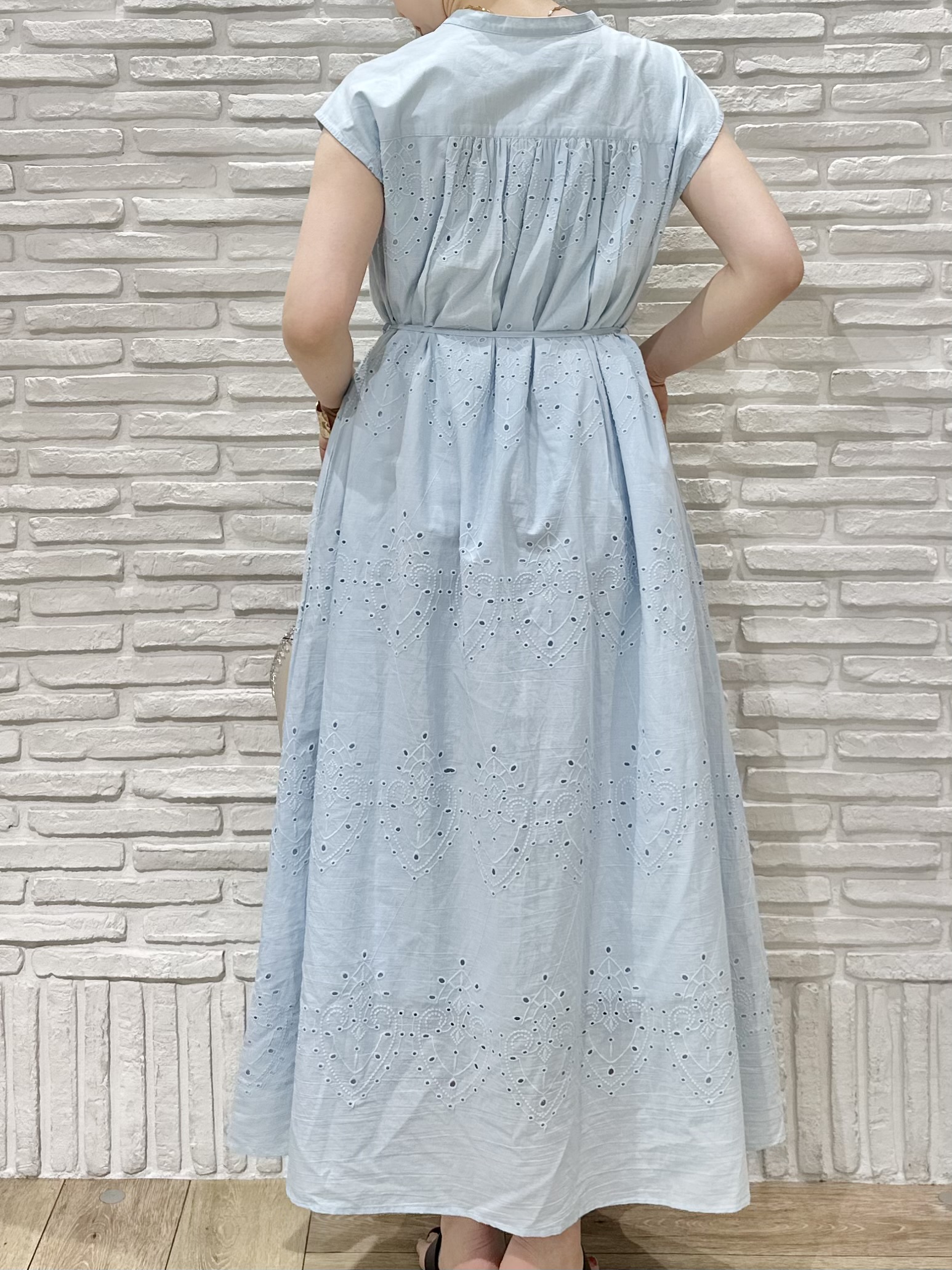 Hana...eさんの「index｜アイレットレース刺繍ワンピース【洗える】」を使ったコーディネート