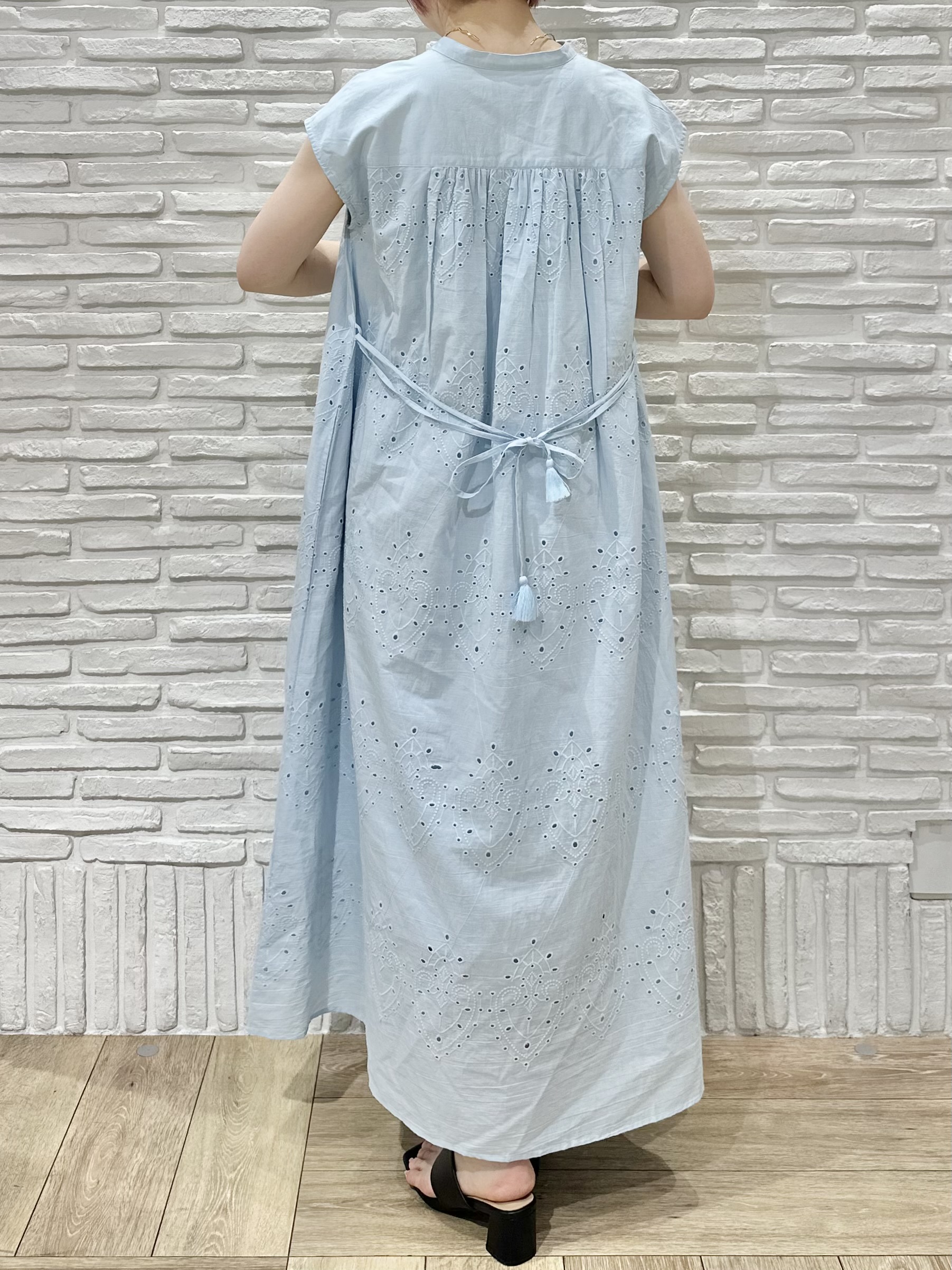 Hana...eさんの「index｜アイレットレース刺繍ワンピース【洗える】」を使ったコーディネート