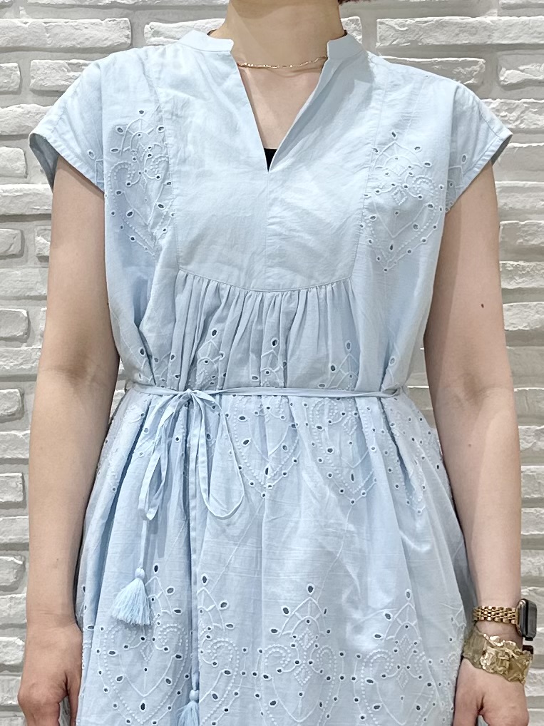Hana...eさんの「index｜アイレットレース刺繍ワンピース【洗える】」を使ったコーディネート