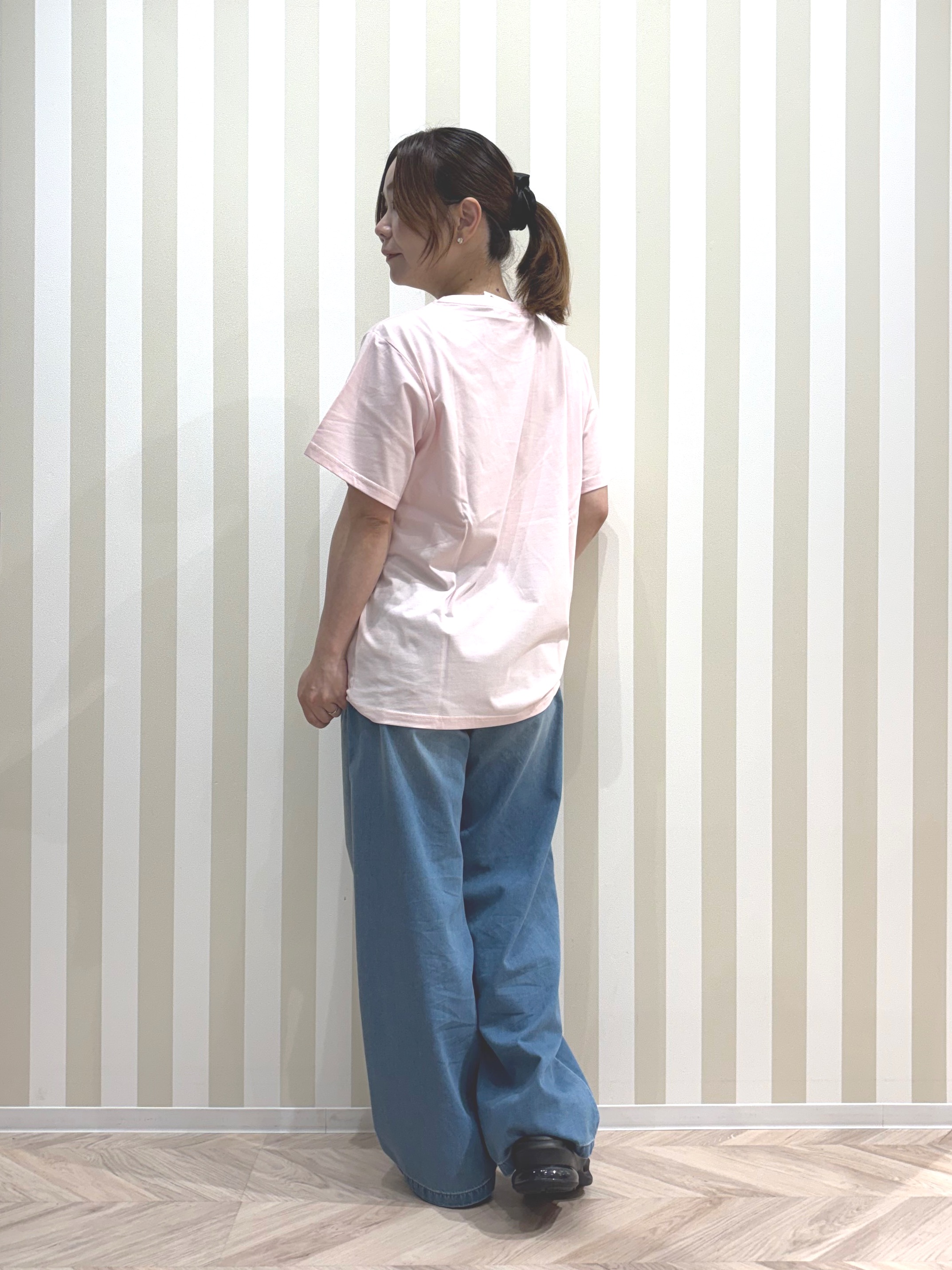 ナギさんの「SHOO･LA･RUE｜【洗濯機可/S-LL】サラサラ感がここちいい 大人のひんやりプリントTシャツ」を使ったコーディネート